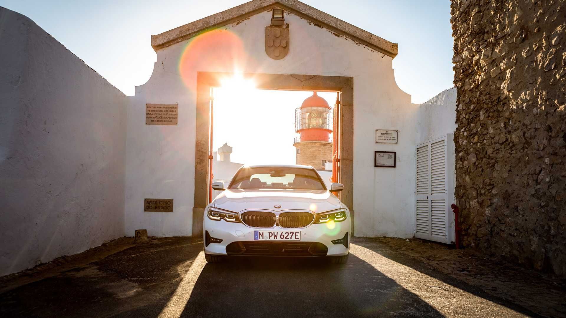 2020 BMW 330e Plug-In Hybrid / بی ام و پلاگین هیبریدی