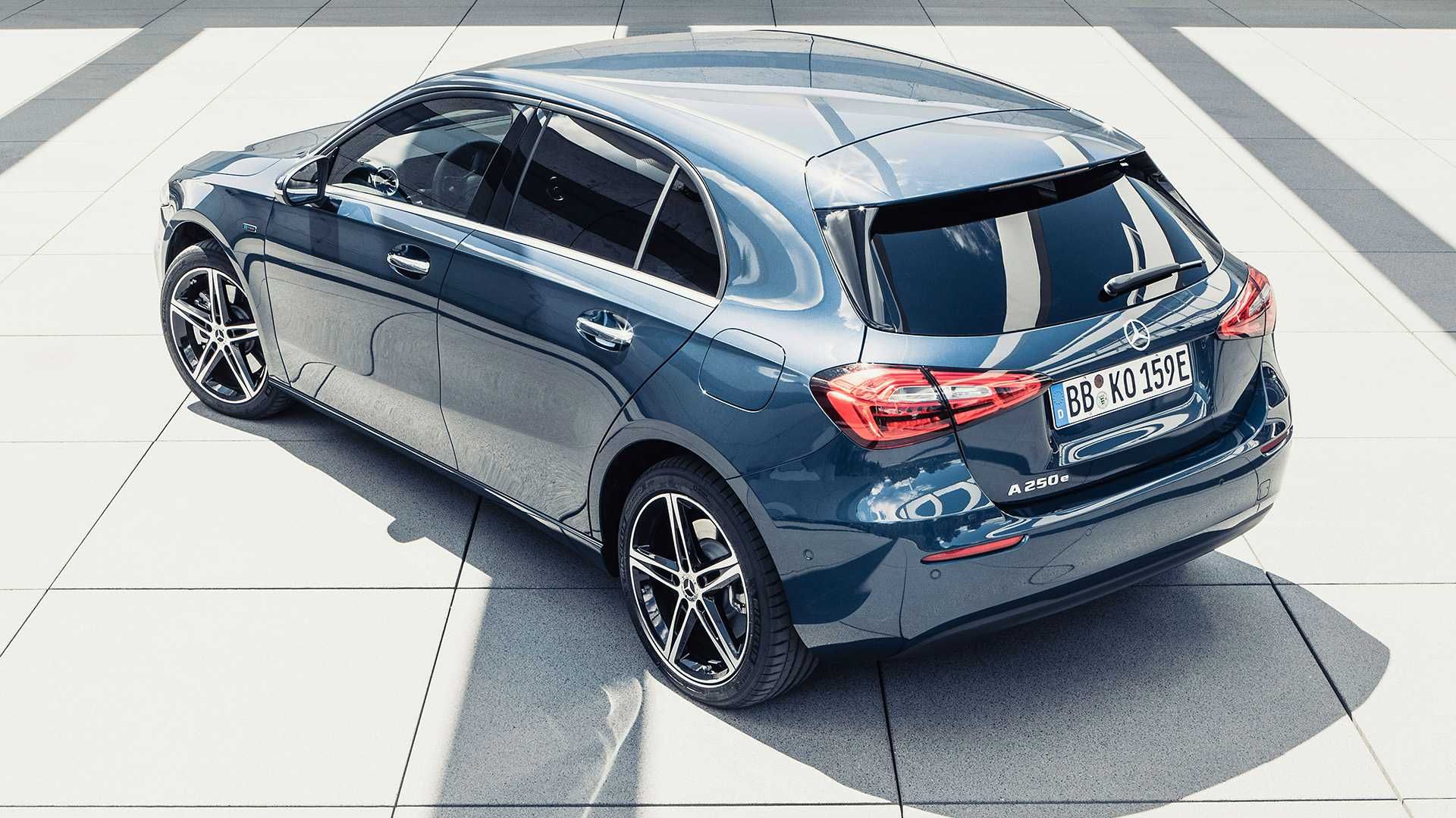 مرسدس بنز کلاس A و B پلاگین هیبریدی