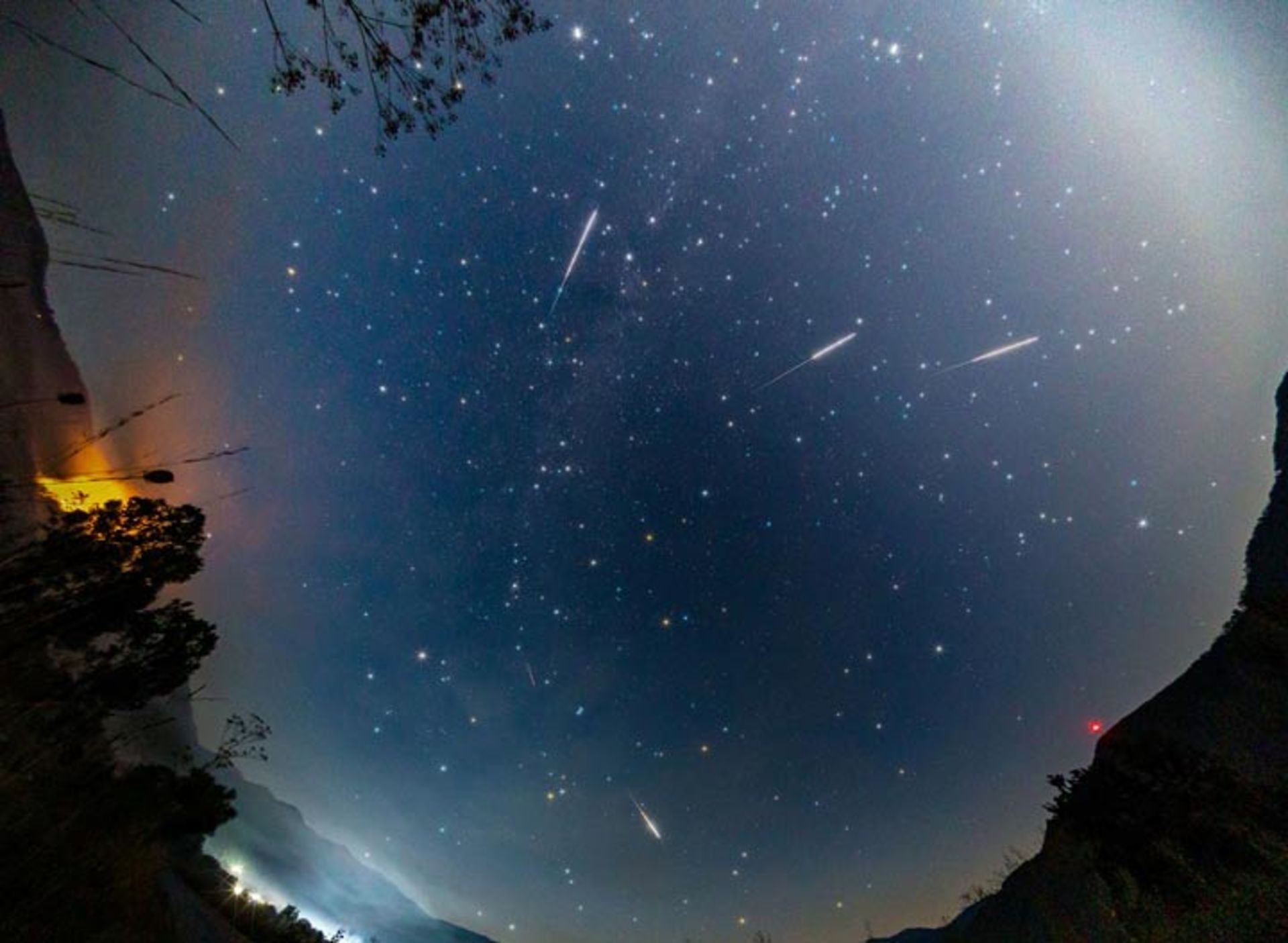 بارش شهابی برساوشی از نمای چشم ماهی