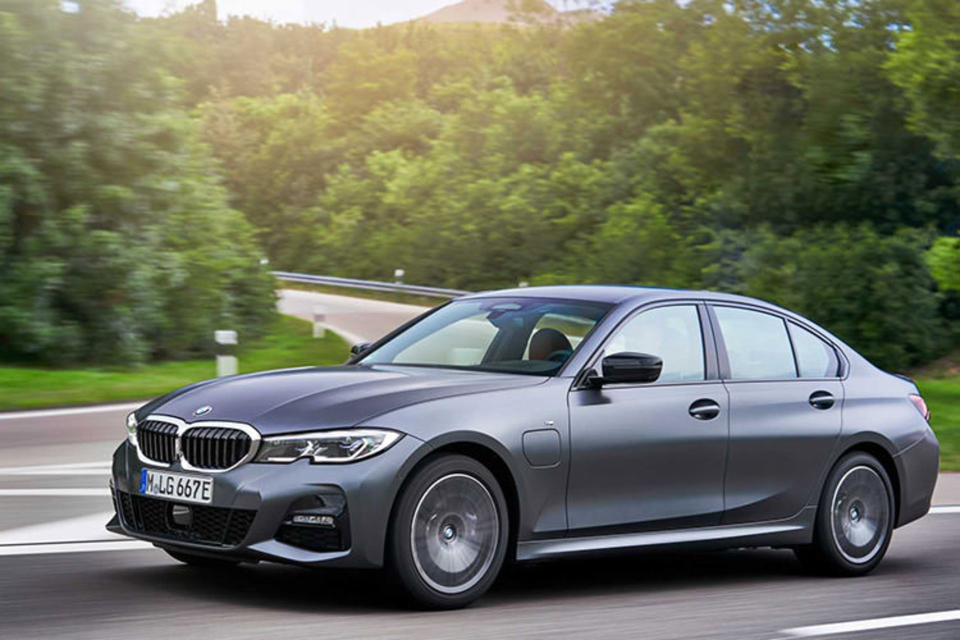 2020 BMW 330e Plug-In Hybrid / بی ام و پلاگین هیبریدی