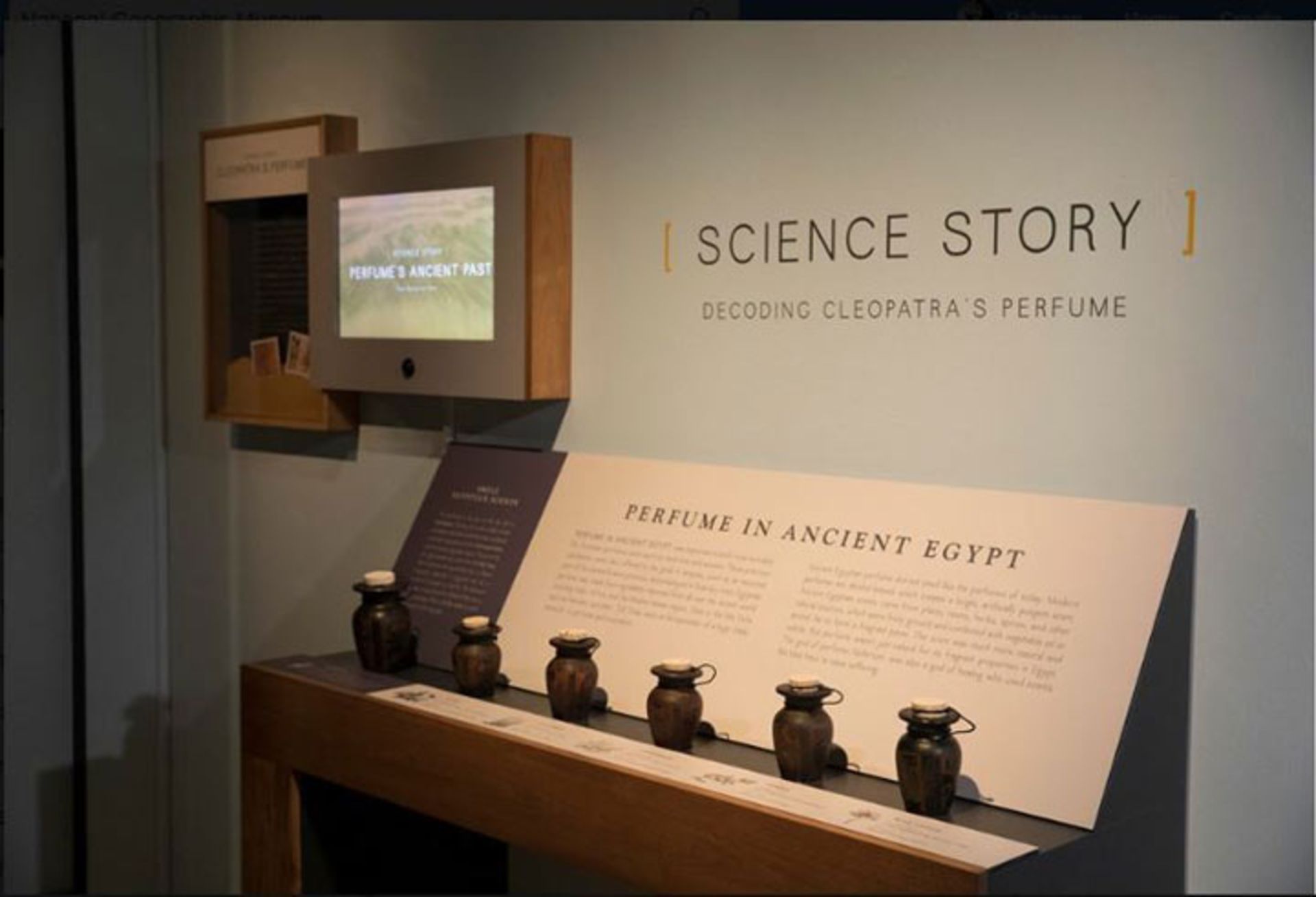 بازسازی عطر مشهور کلئوپاترا