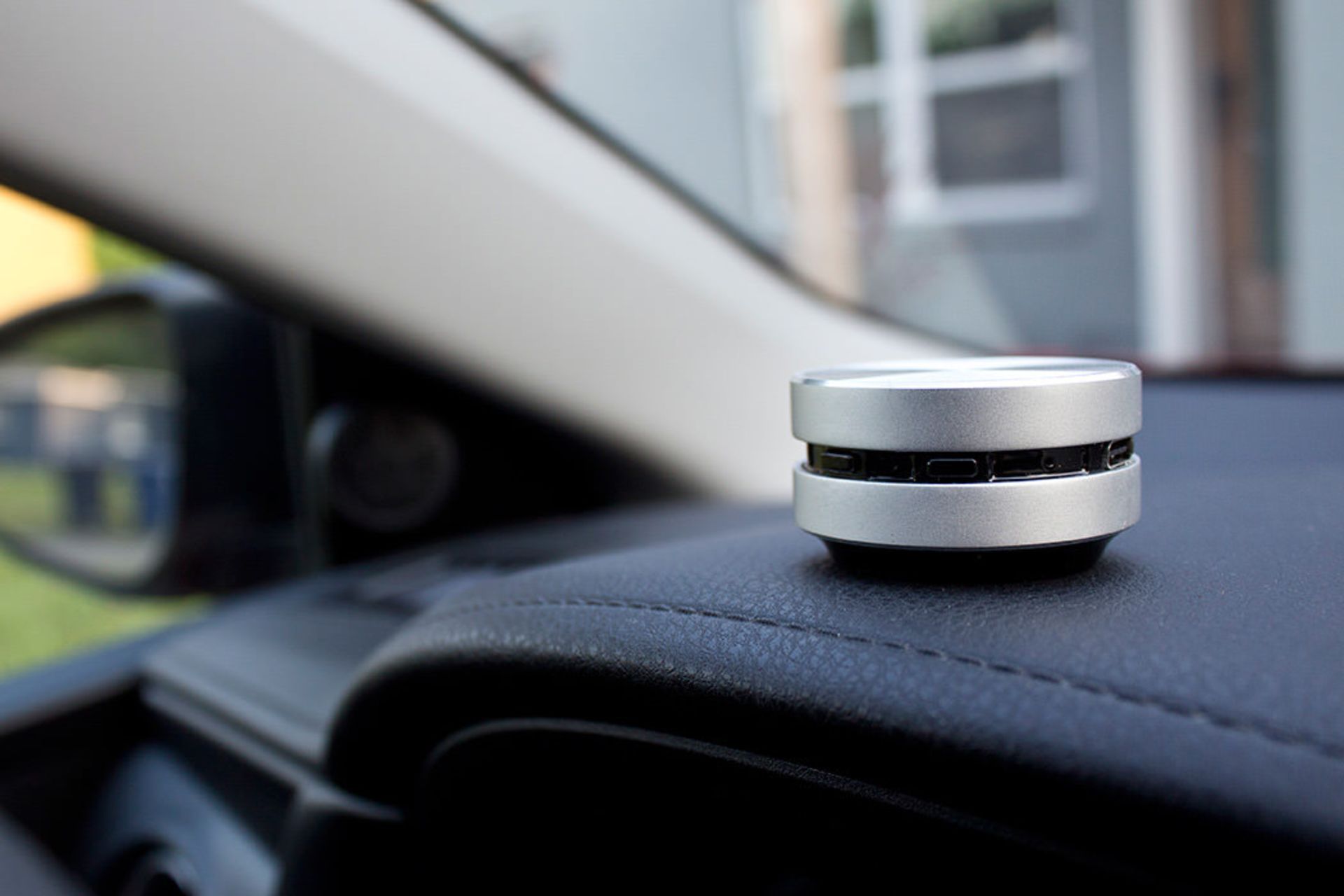 اسپیکر مجهز به هدایت استخوانی