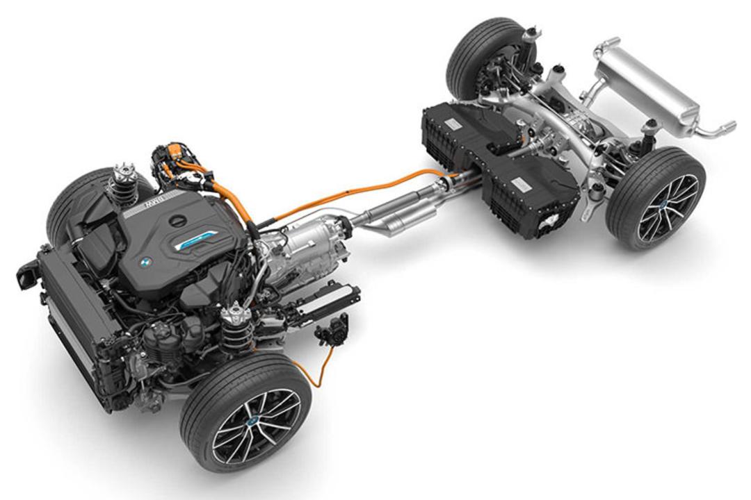2020 BMW 330e Plug-In Hybrid / بی ام و پلاگین هیبریدی