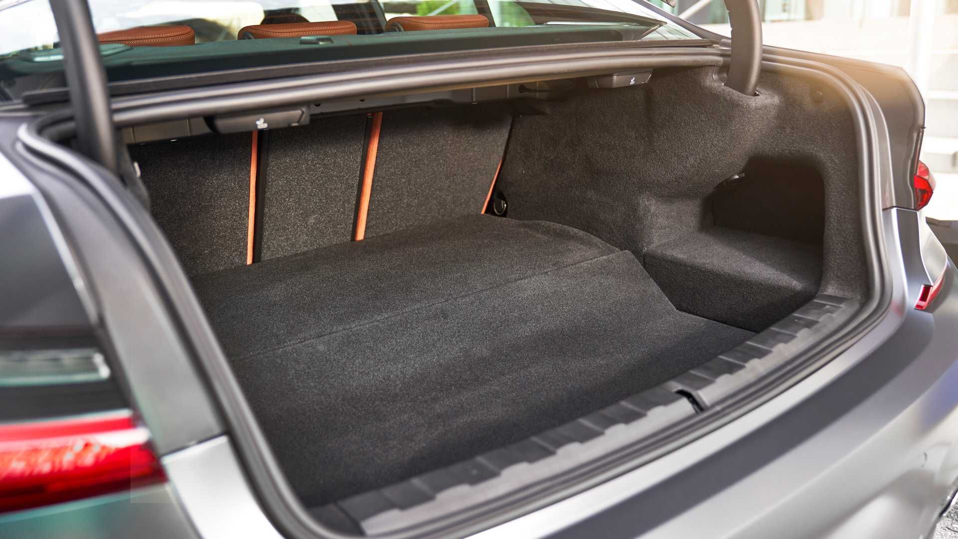 2020 BMW 330e Plug-In Hybrid / بی ام و پلاگین هیبریدی