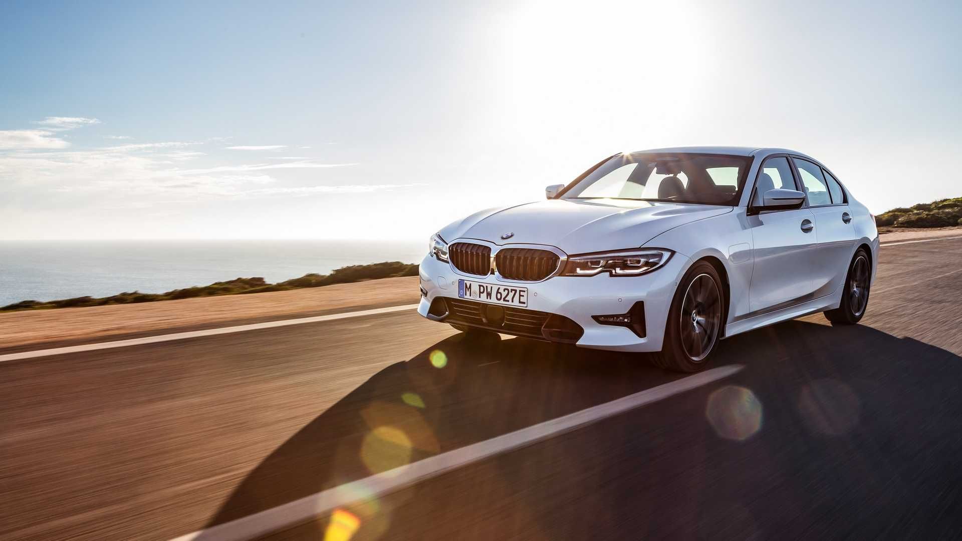 2020 BMW 330e Plug-In Hybrid / بی ام و پلاگین هیبریدی