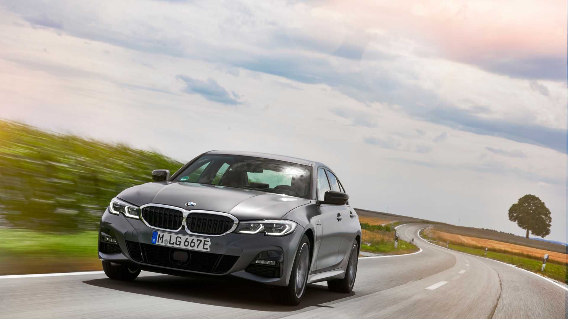 2020 BMW 330e Plug-In Hybrid / بی ام و پلاگین هیبریدی