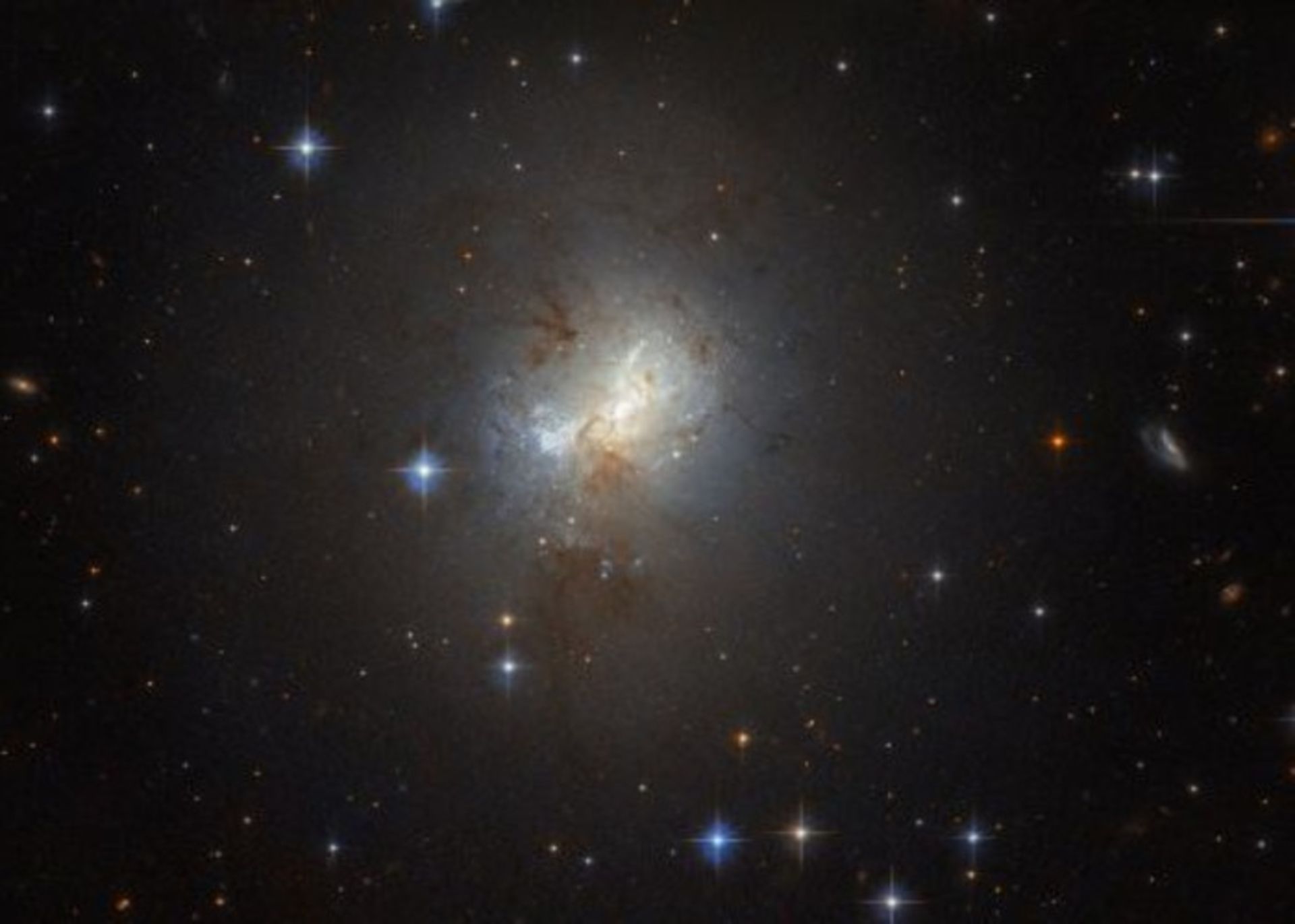 کهکشان های آبی