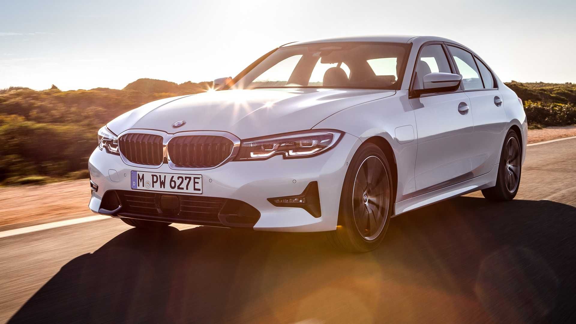 2020 BMW 330e Plug-In Hybrid / بی ام و پلاگین هیبریدی