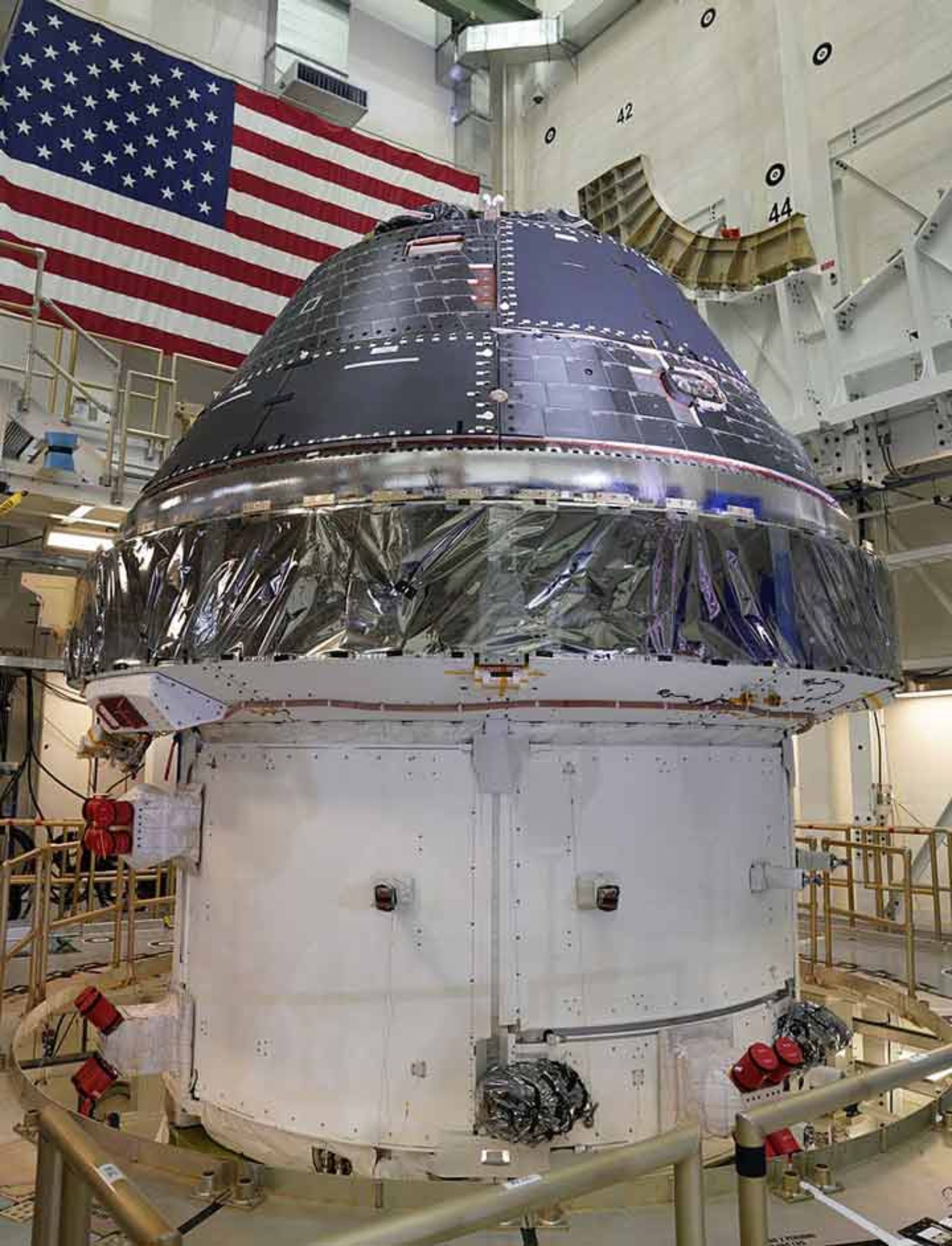 فضاپیمای سرنشین‌دار اوریون و گردونه خدمات برنامه‌ی آرتمیس 