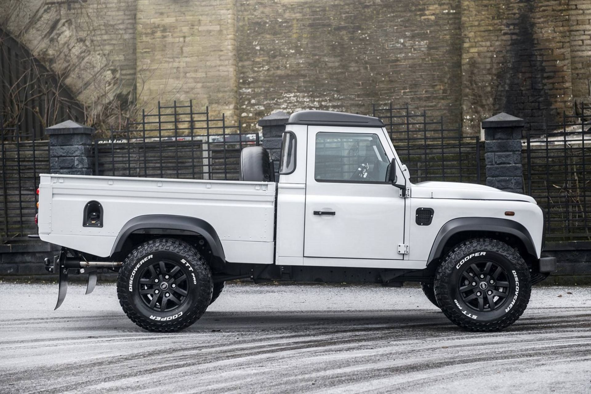 Chelsea Truck’s Custom Land Rover Defender Pickup