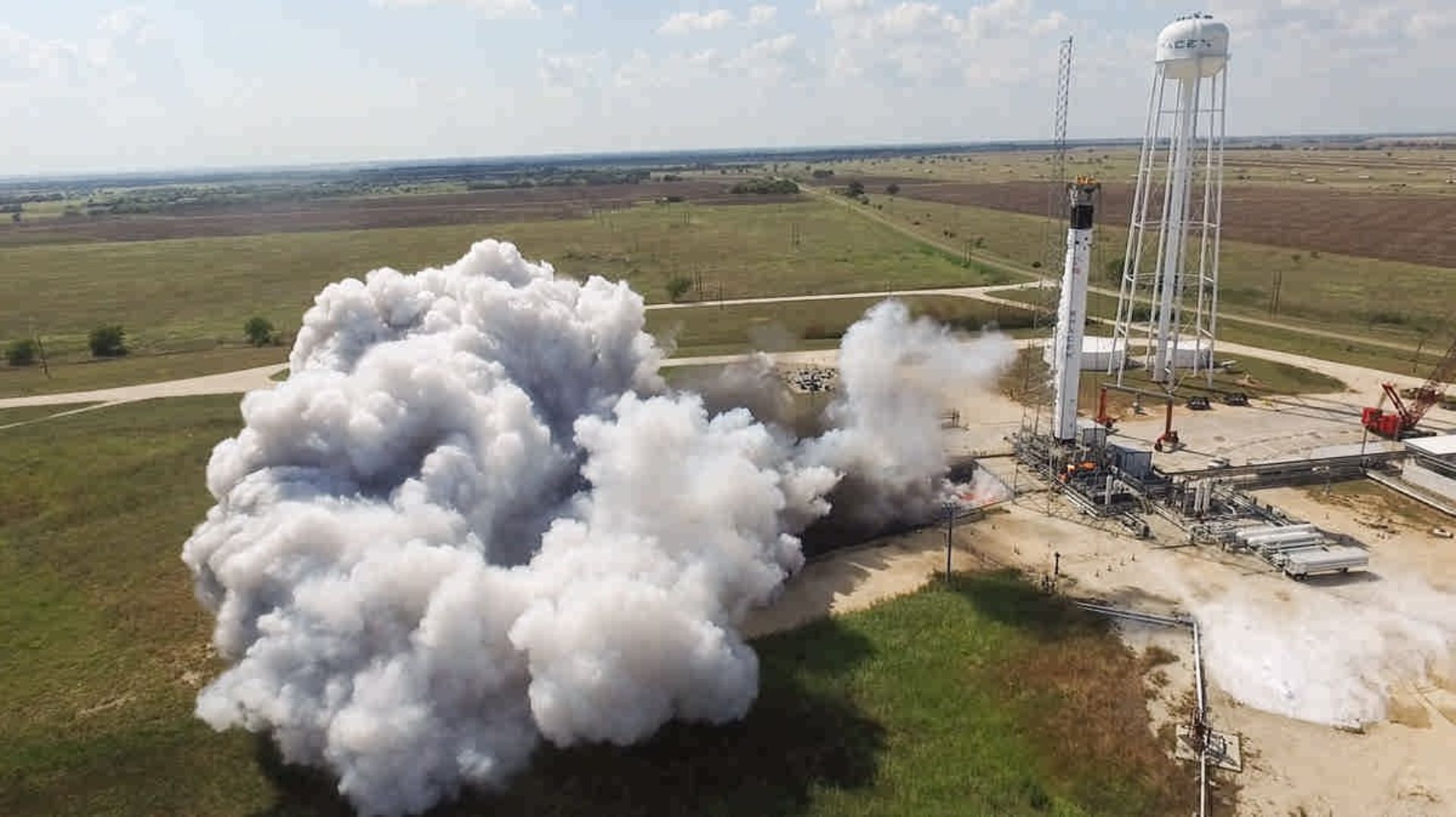 صحنه دیدنی از آزمایش موشک فالکون به‌همراه فضاپیمای دراگون