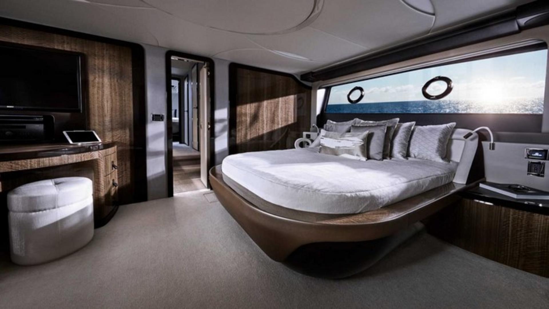 Lexus LY 650 Yacht