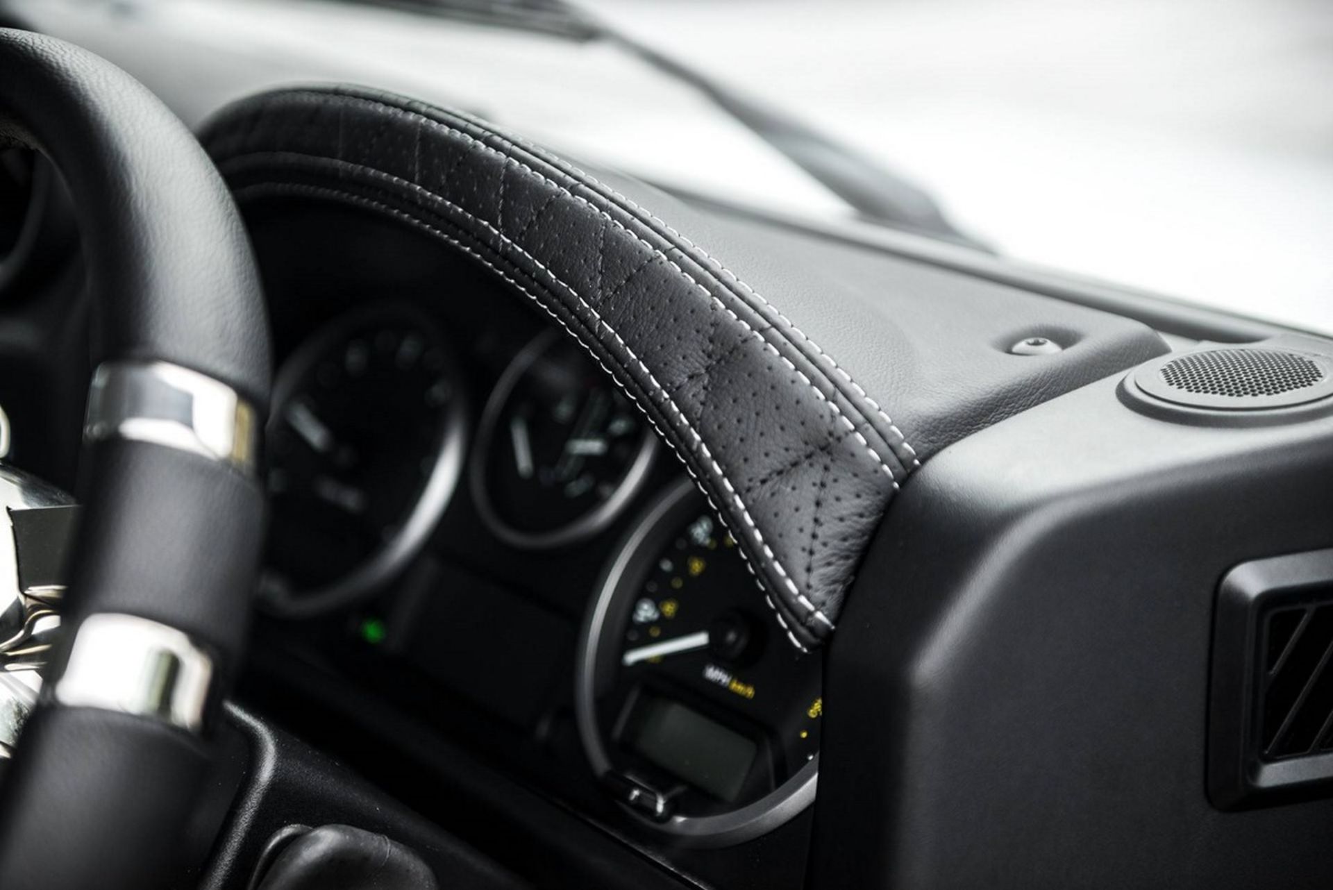 Chelsea Truck’s Custom Land Rover Defender Pickup