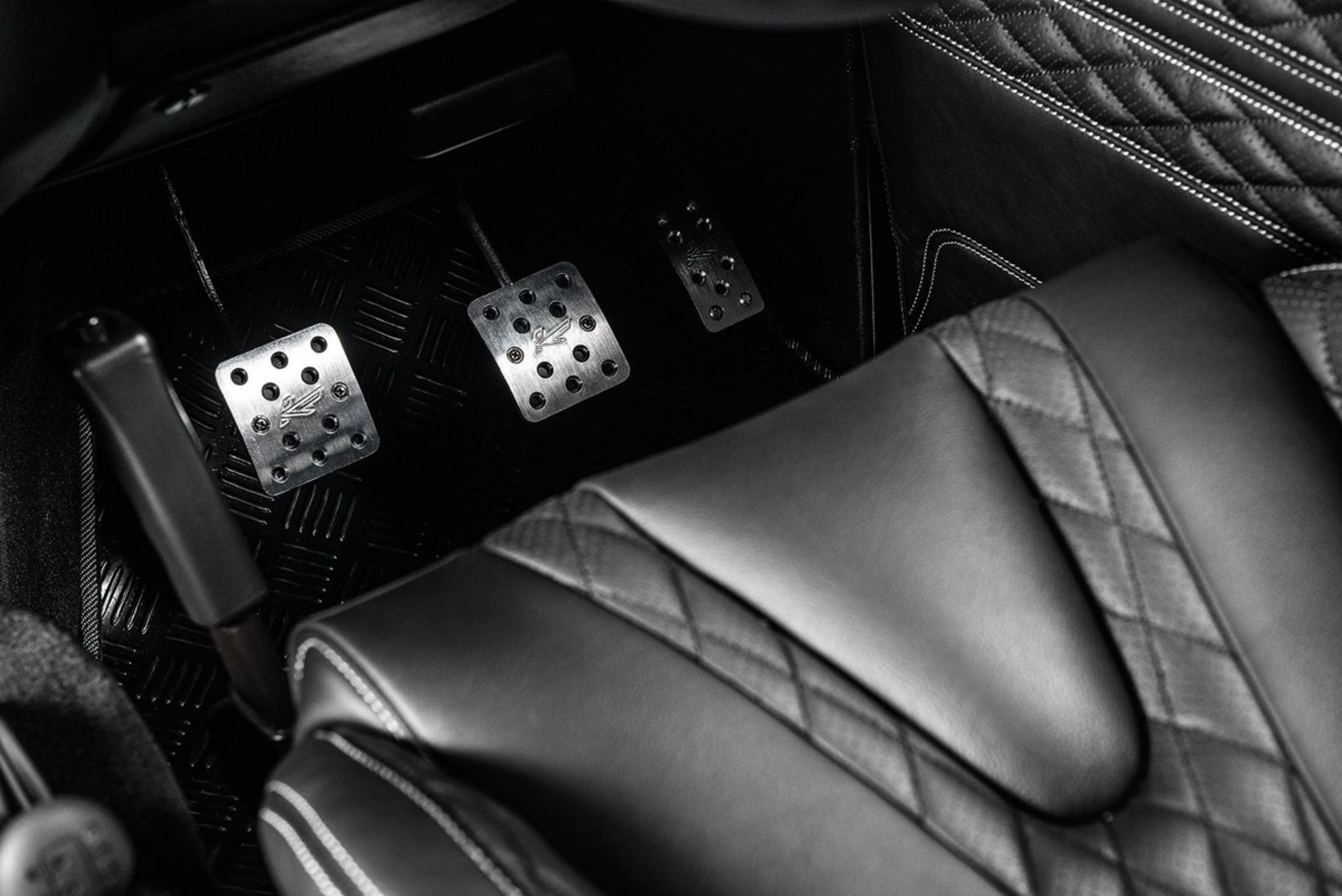 Chelsea Truck’s Custom Land Rover Defender Pickup