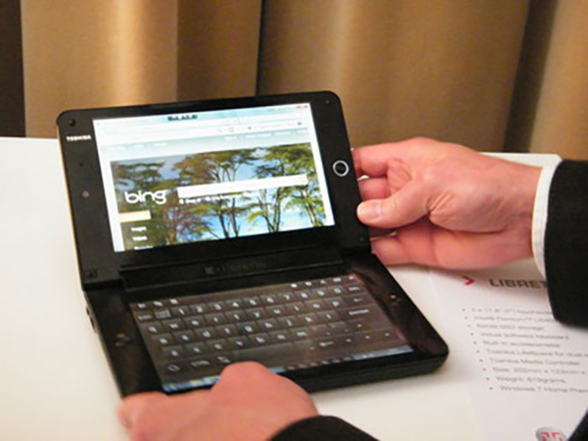 لپ تاپ توشیبا نمایشگر دوگانه