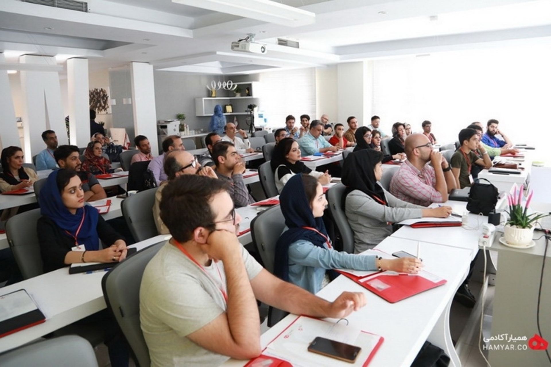 همیارآکادمی