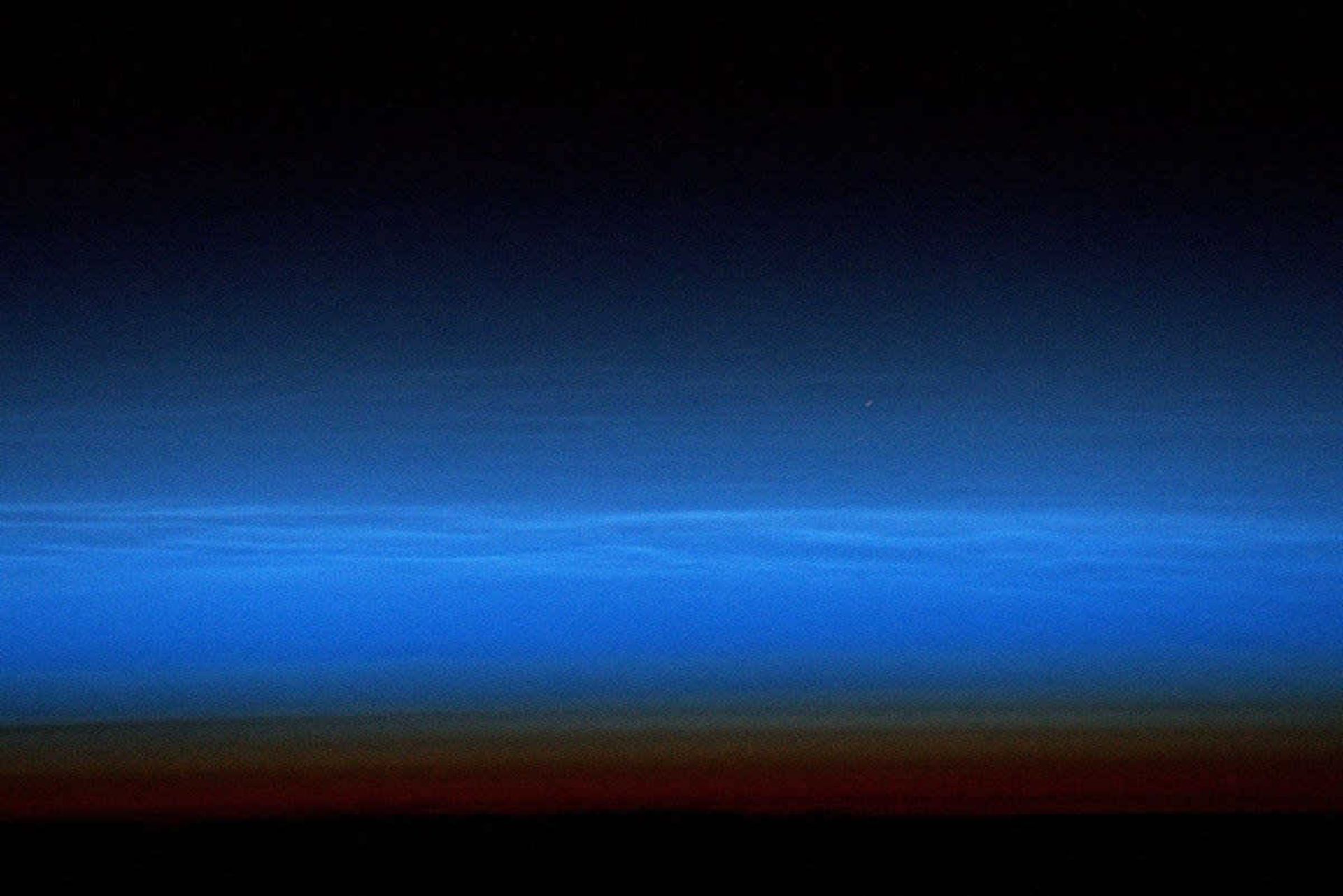 ابرهای شب‌تاب از فضا