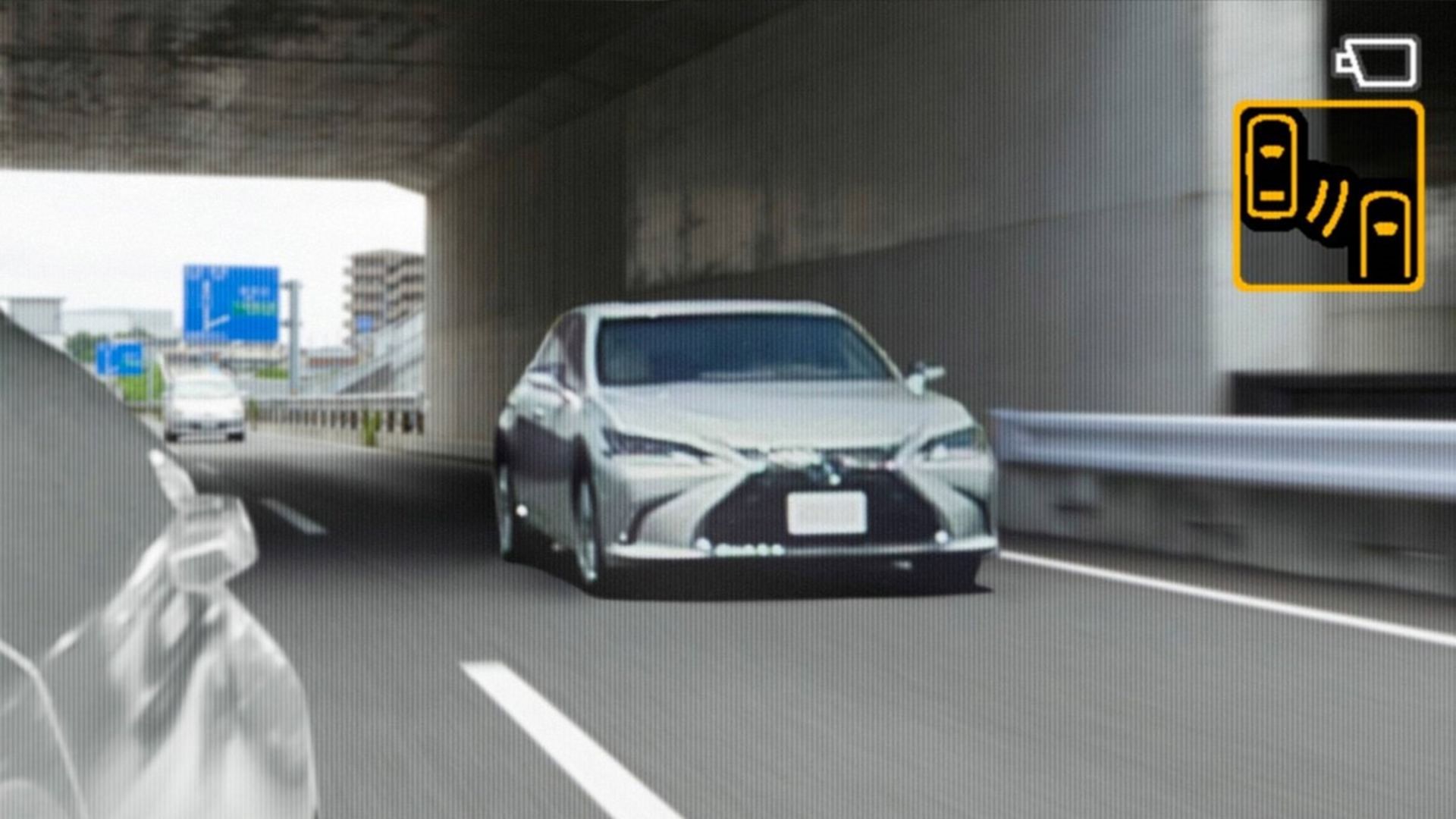 Lexus ES Digital Outer Mirror