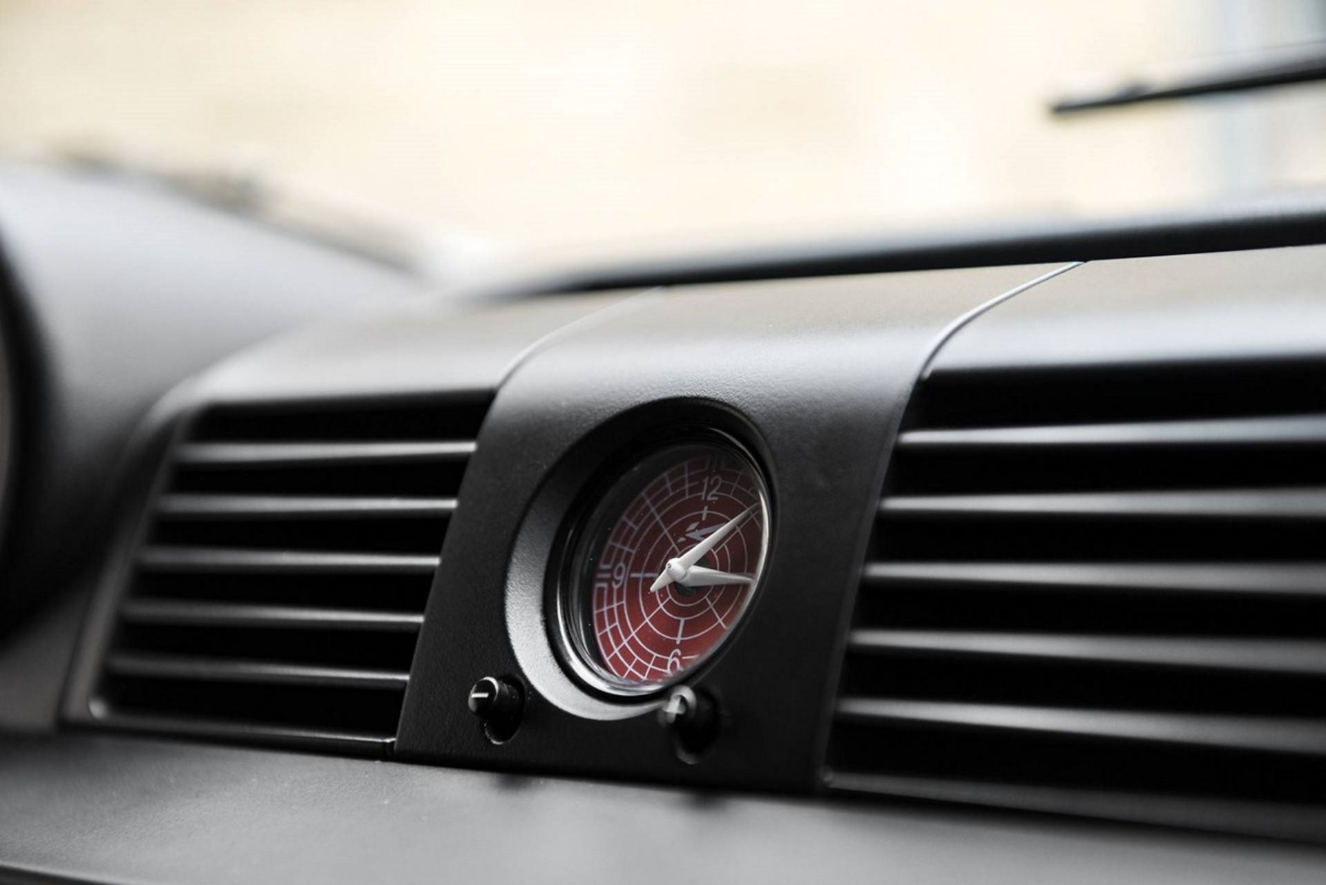 Chelsea Truck’s Custom Land Rover Defender Pickup