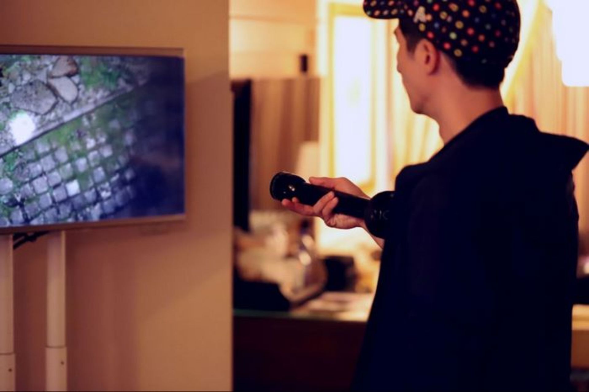  Looking Glass display