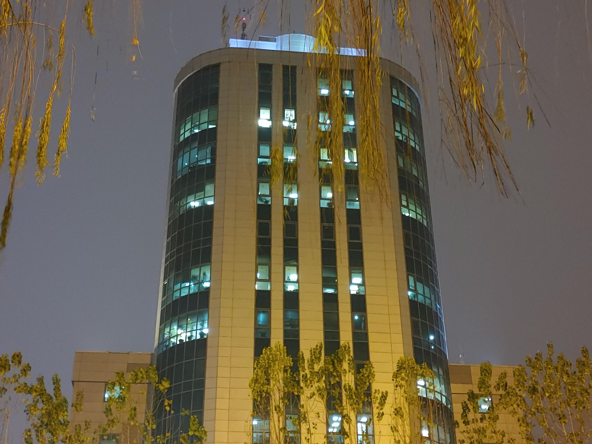 نمونه‌عکس‌های ال‌جی جی ۸ اس در طول شب