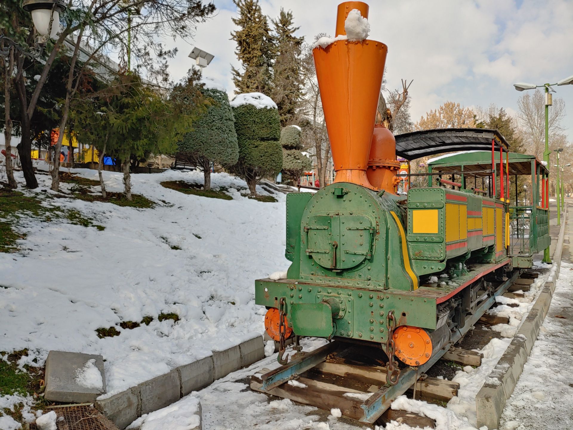 نمونه‌عکس‌های ال‌جی جی ۸ اس در طول روز