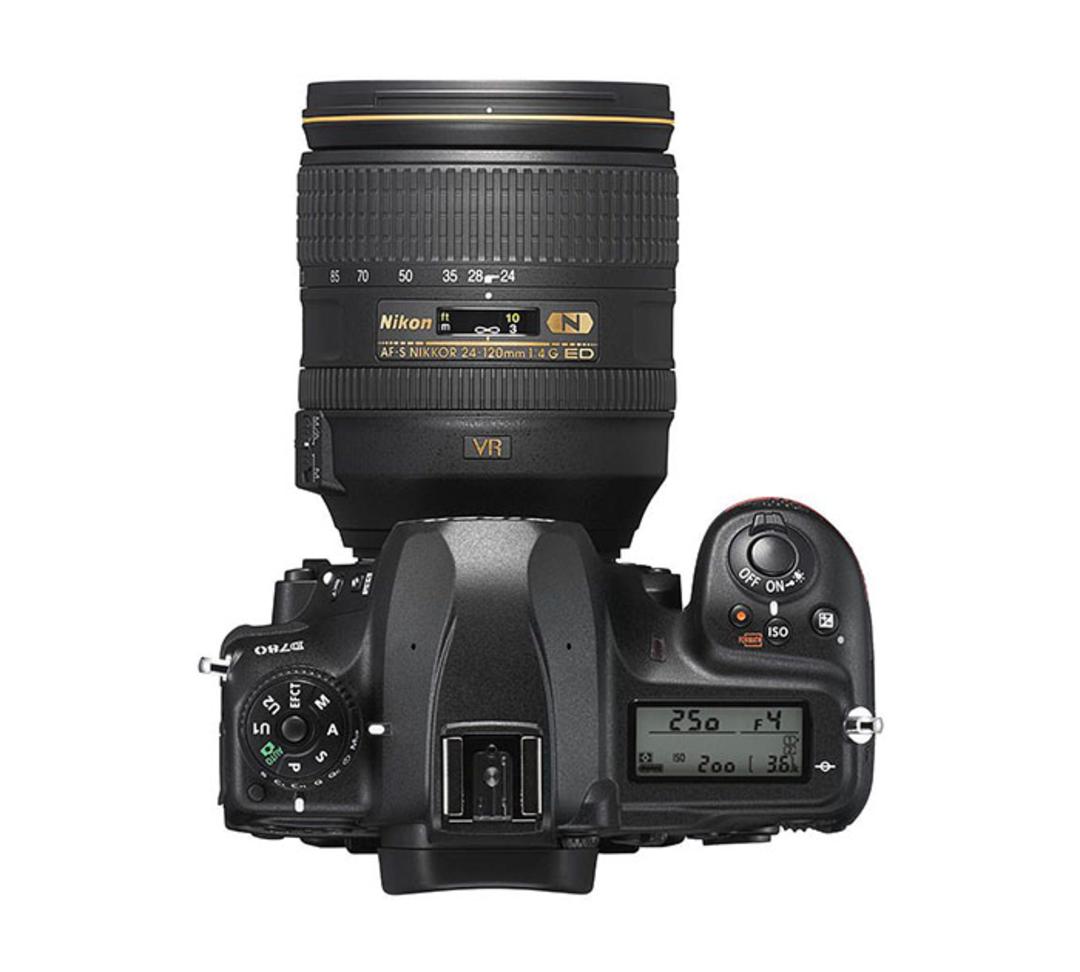 دوربین نیکون D780