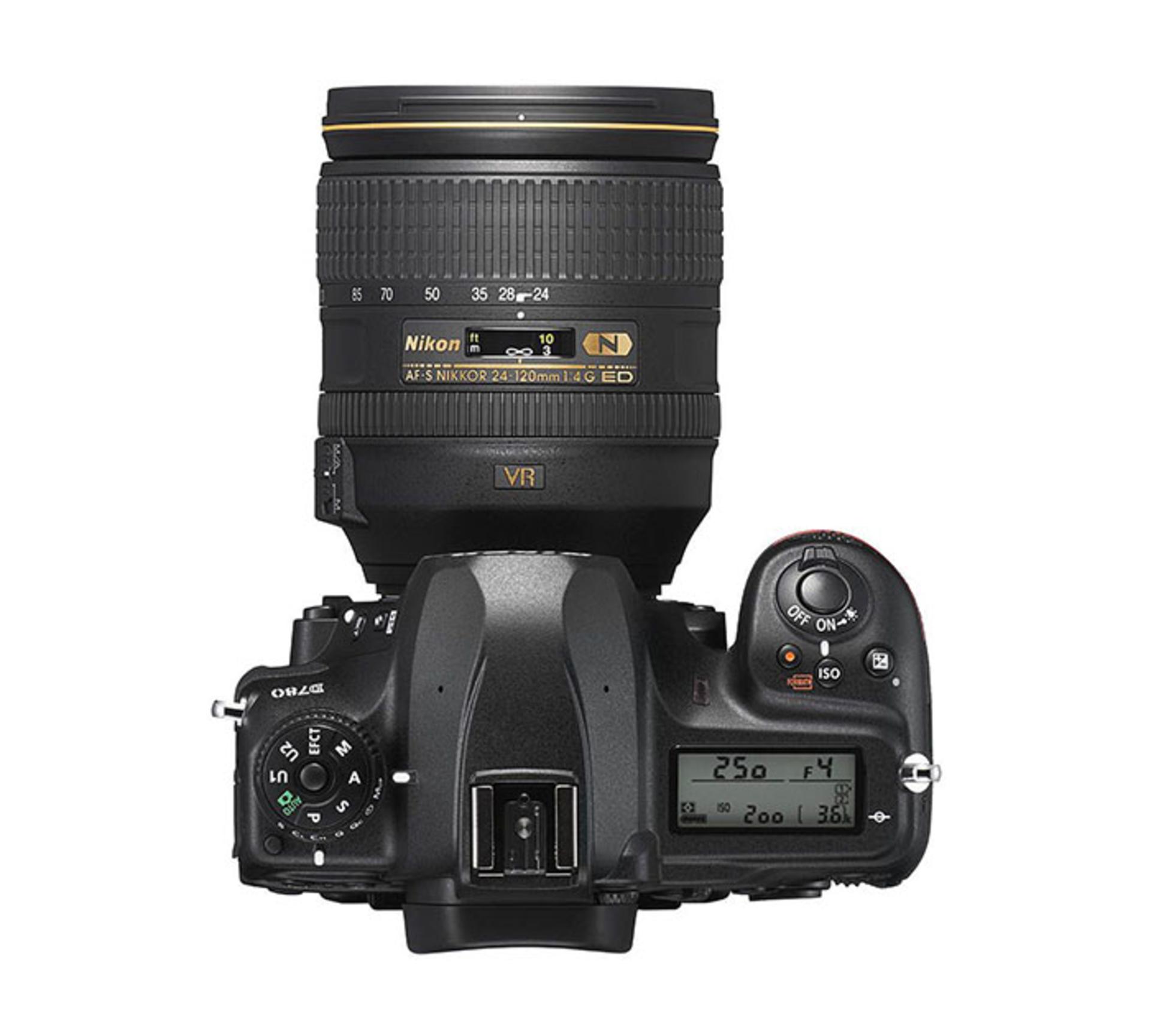 دوربین نیکون D780