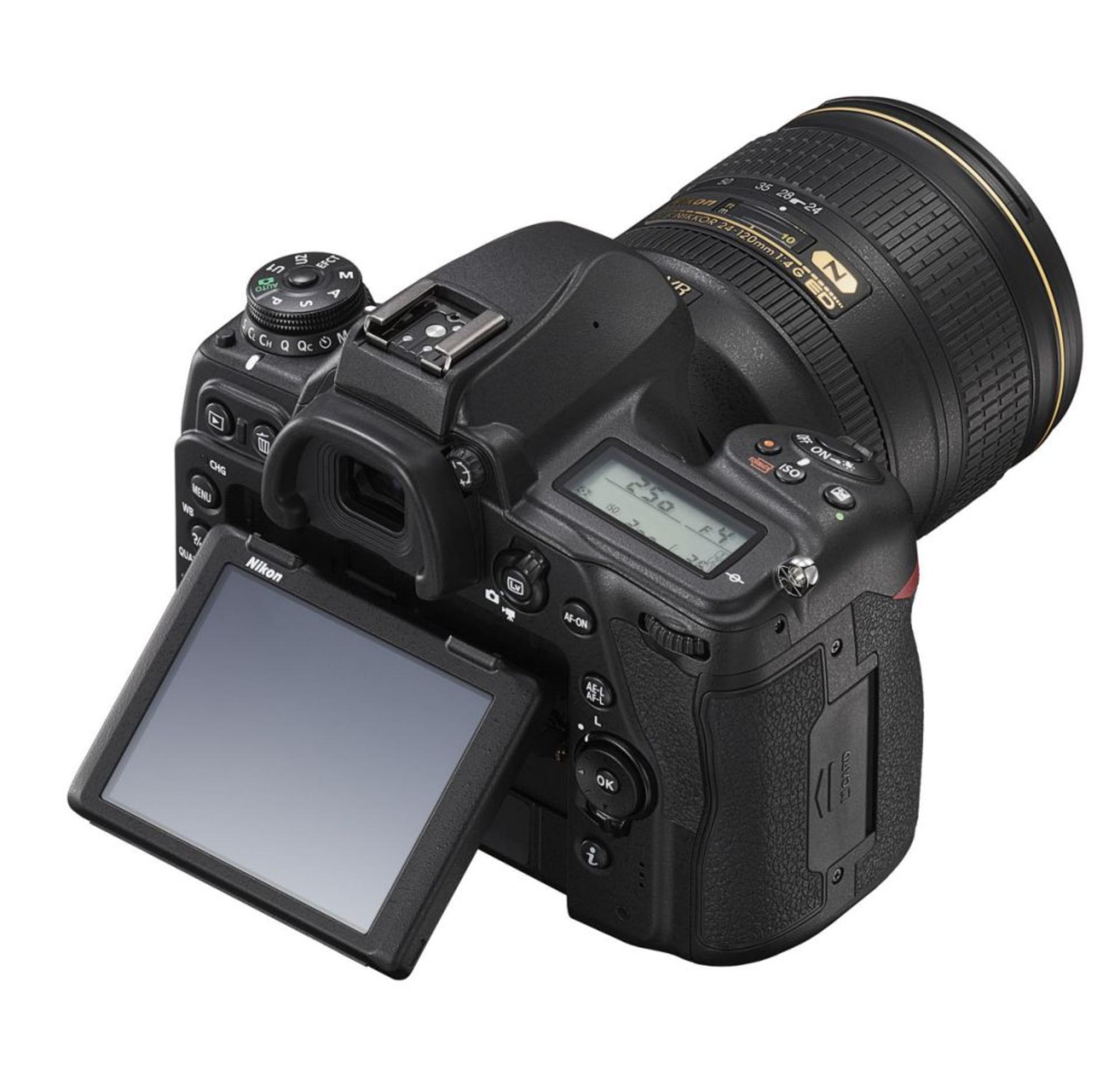 دوربین نیکون D780