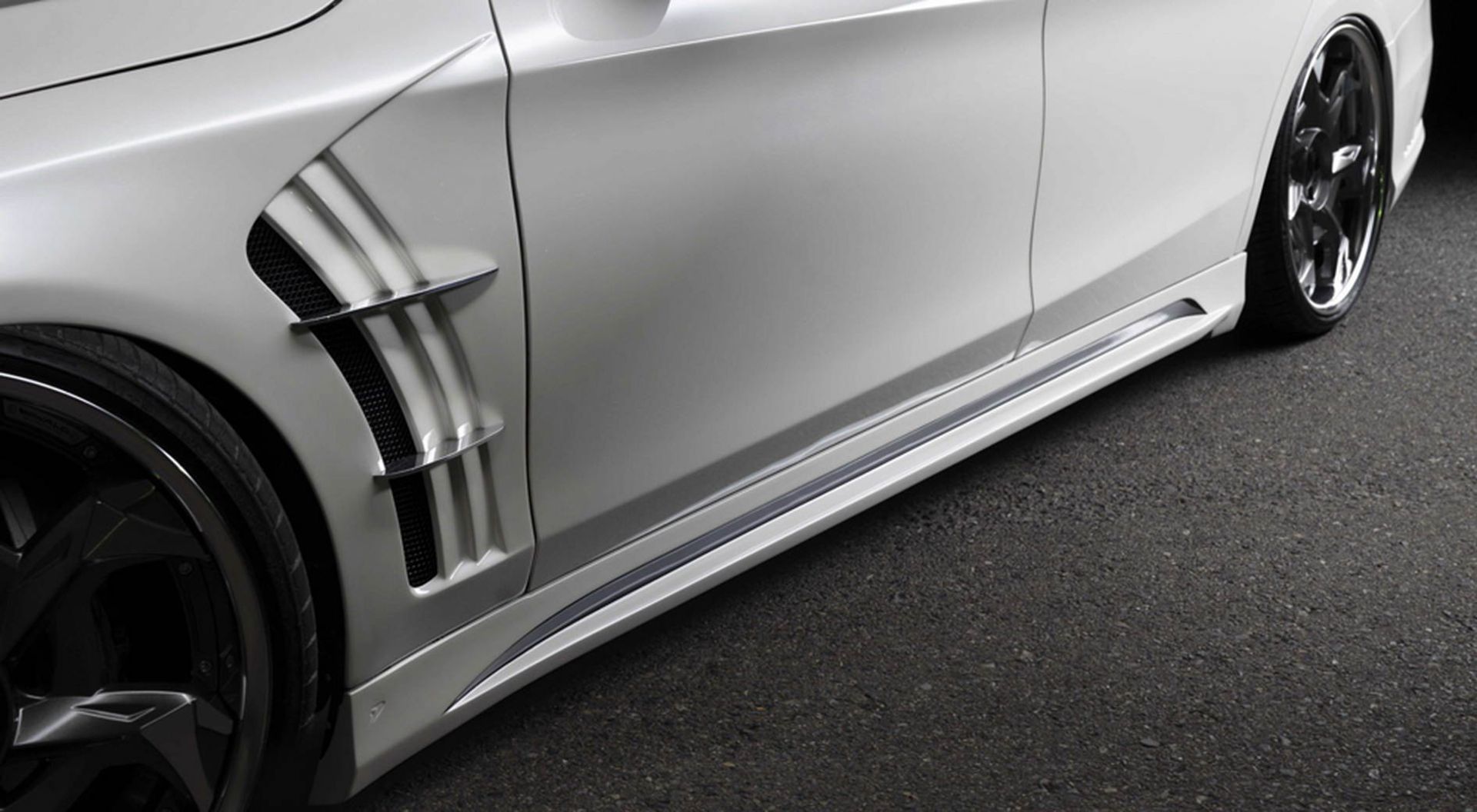 Mercedes Benz S-Class Wald Black Bison