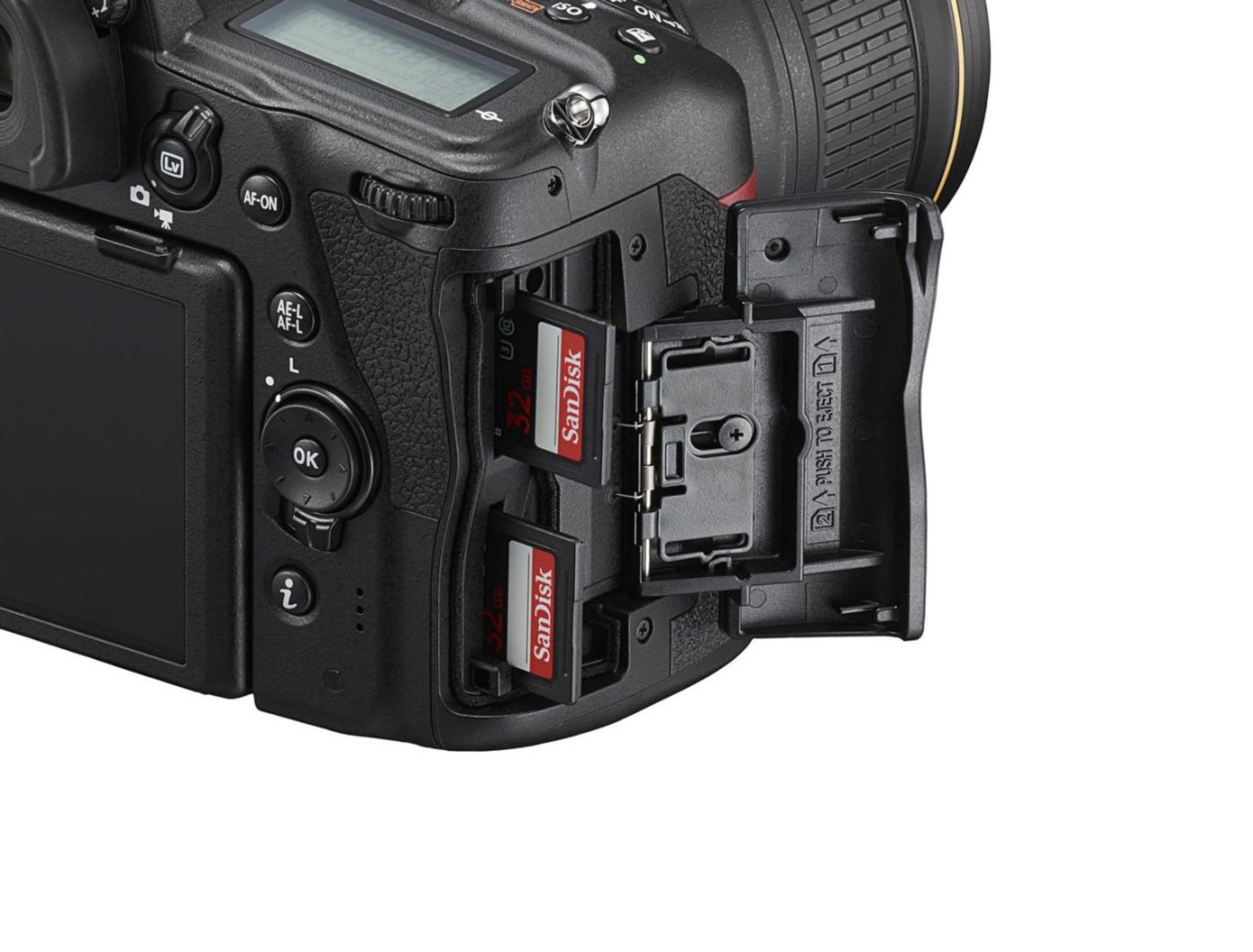 دوربین نیکون D780