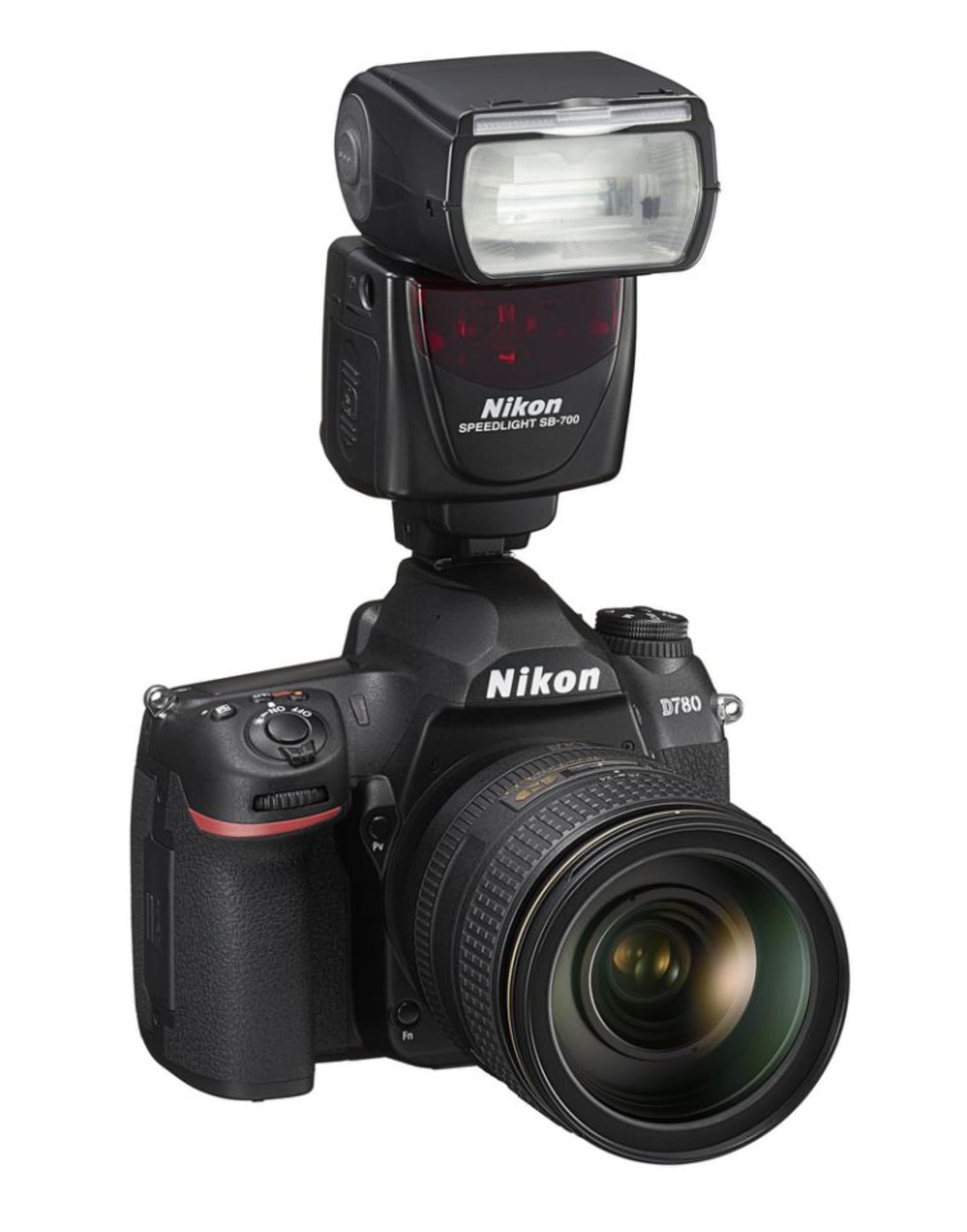 دوربین نیکون D780