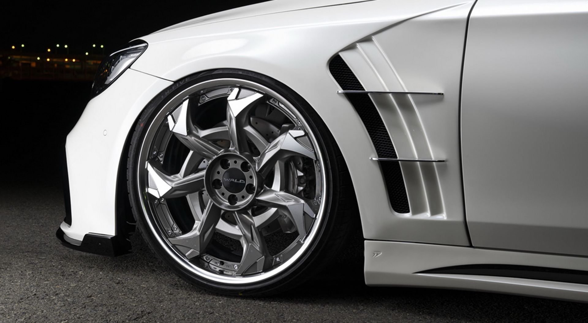 Mercedes Benz S-Class Wald Black Bison