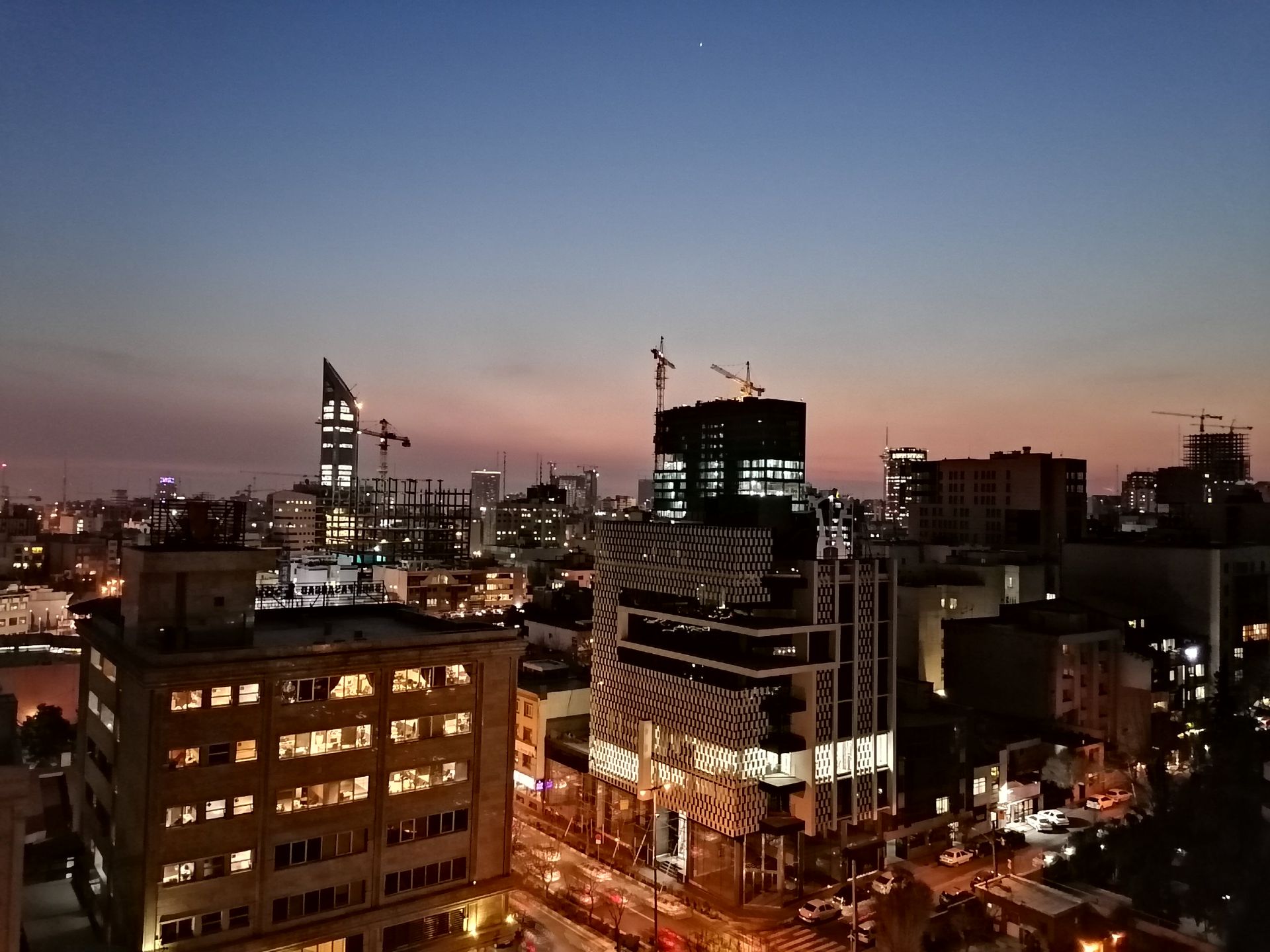 نمونه تصویر شب گرفته شده با دوربین اصلی آنر ۹ ایکس - حالت Night