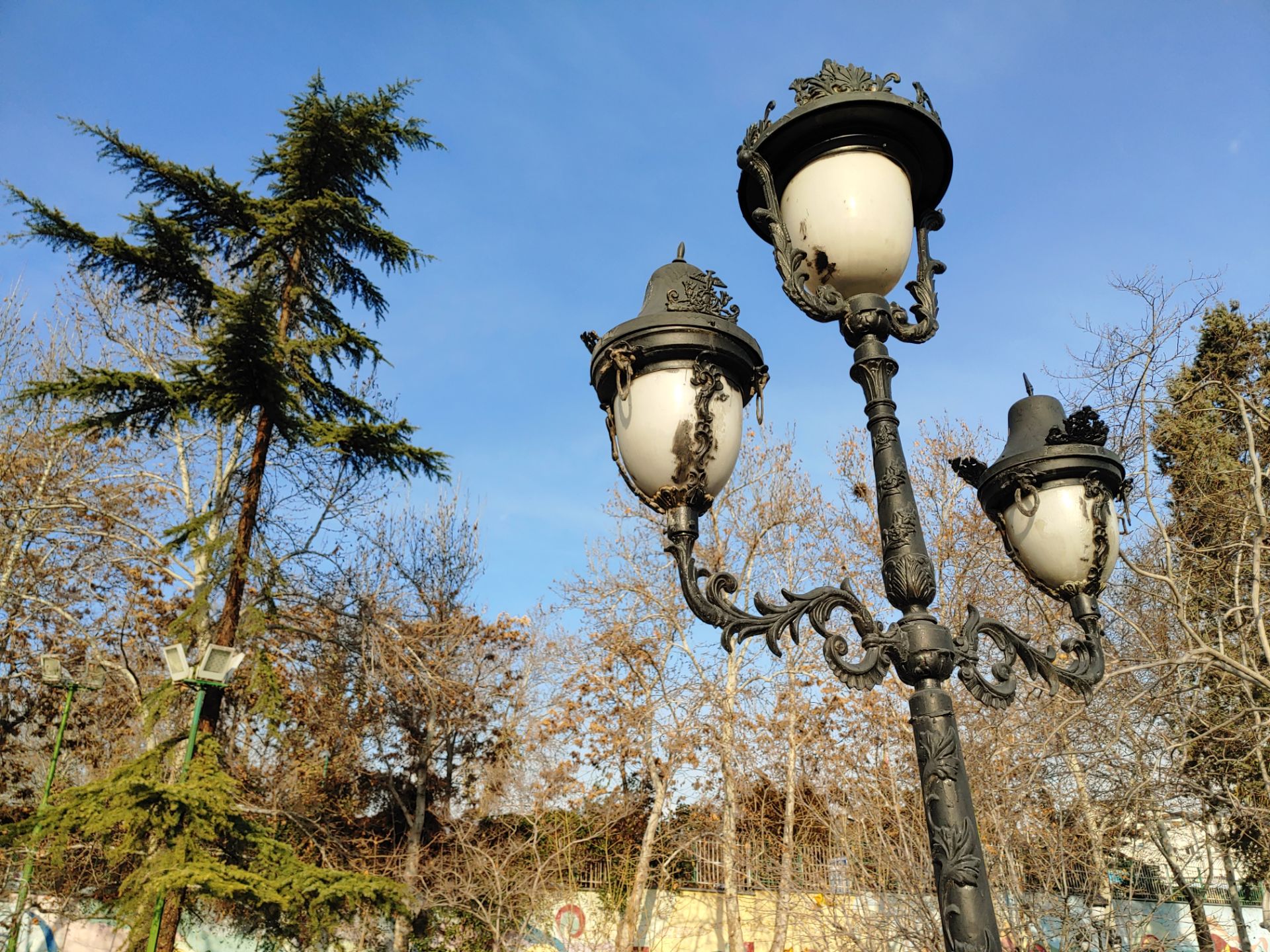 نمونه‌عکس‌های ال‌جی جی ۸ اس در طول روز