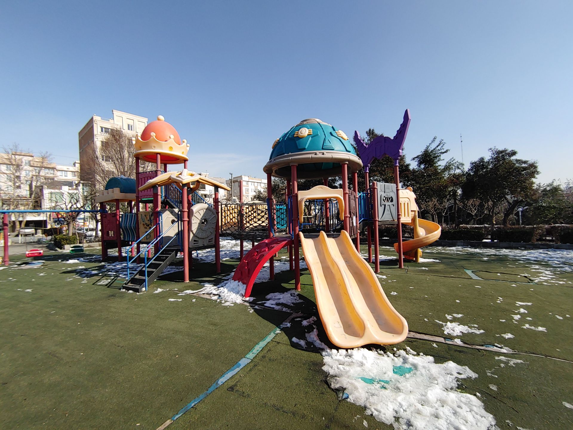 نمونه‌عکس‌های ال‌جی جی ۸ اس در طول روز