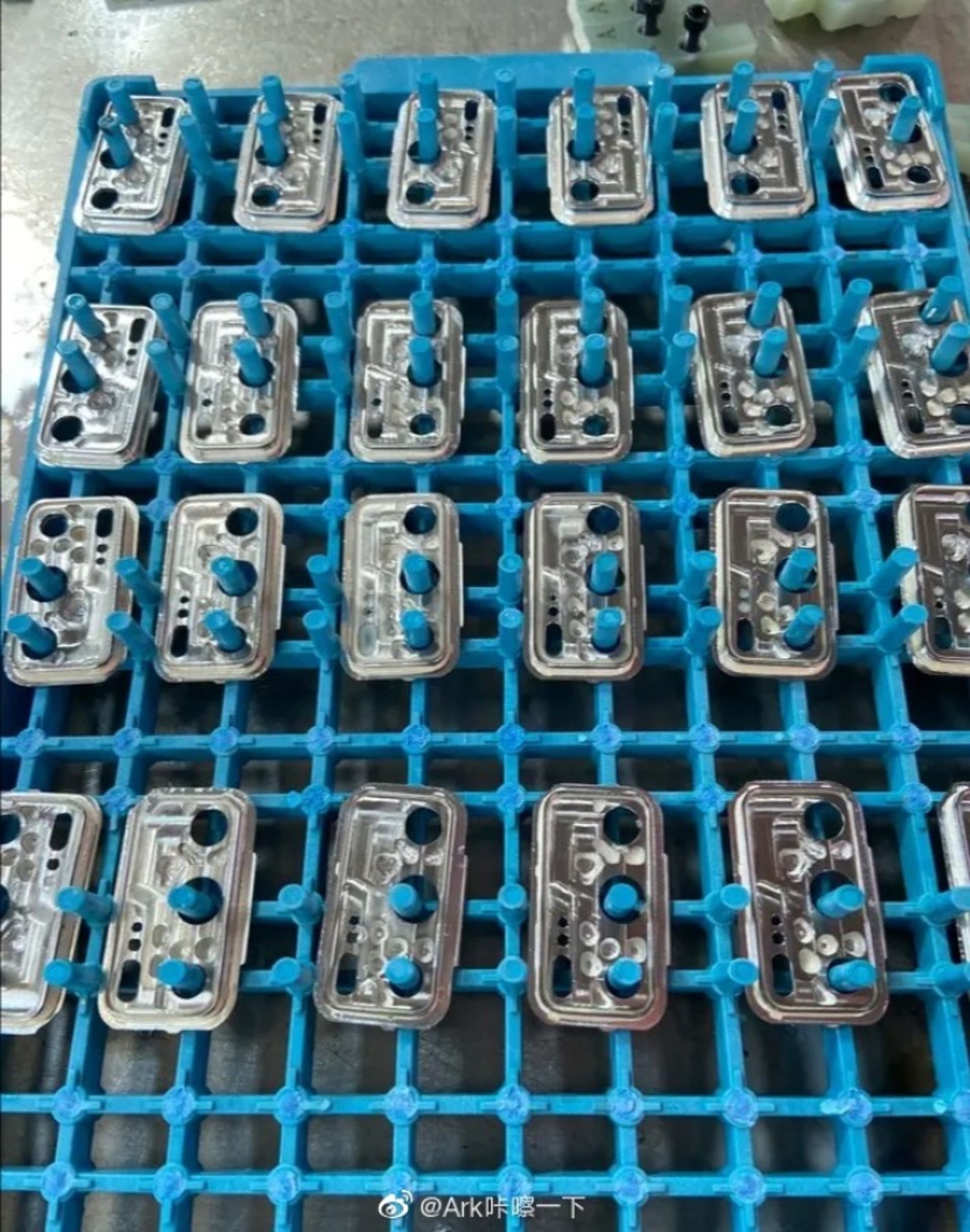 پنل دوربین احتمالی هواوی پی 40