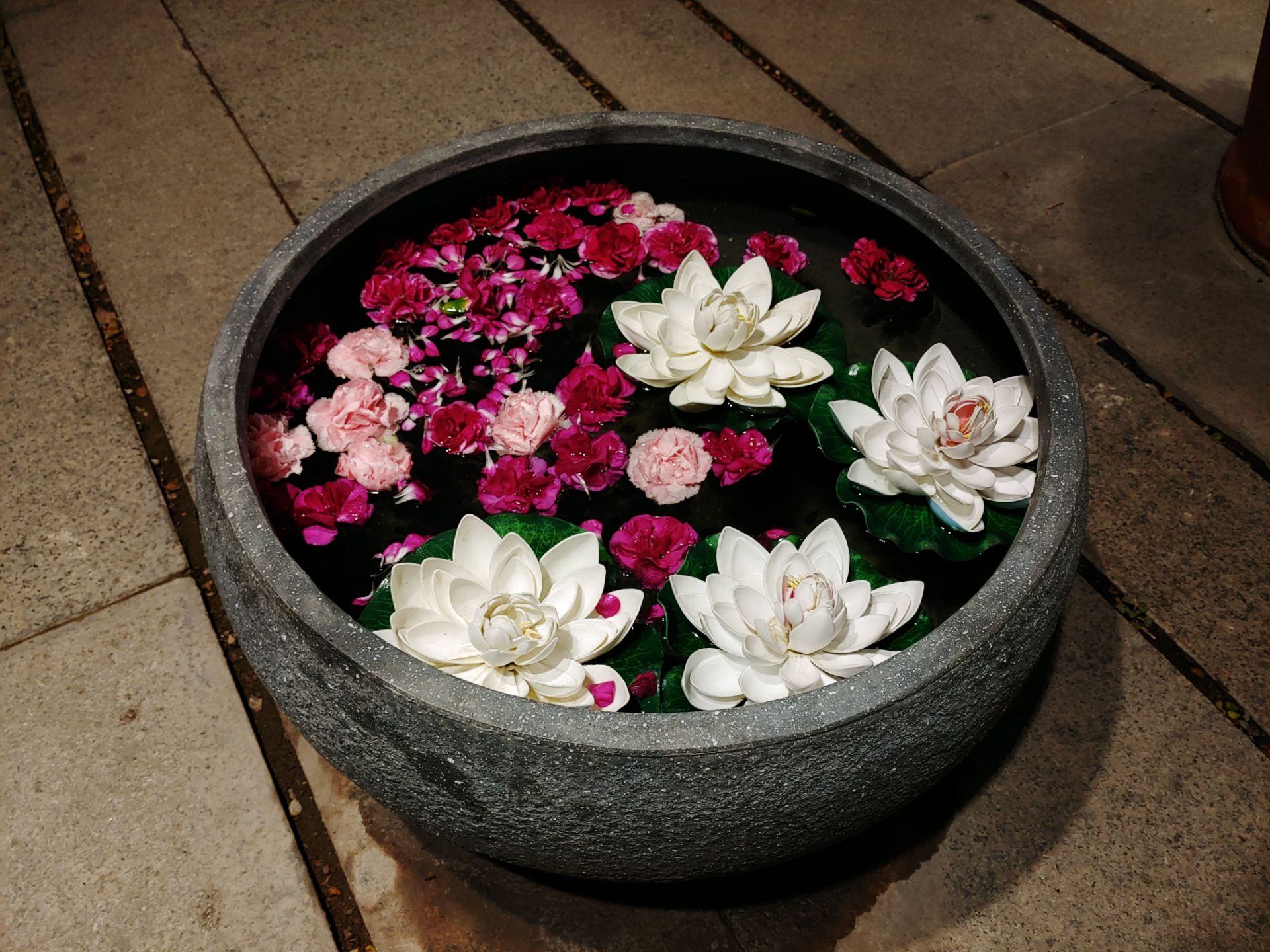 نمونه‌عکس‌های ال‌جی جی ۸ اس در طول شب