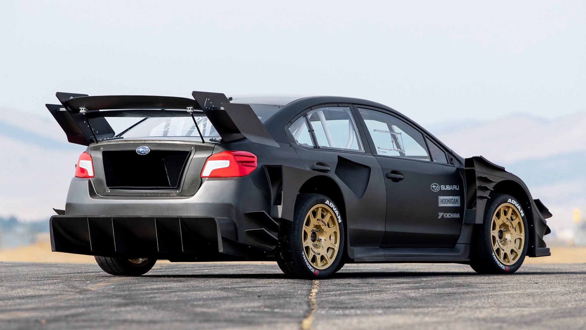 نمای سه چهارم عقب خودرو سوبارو WRX STI / Subaru  سیاه رنگ