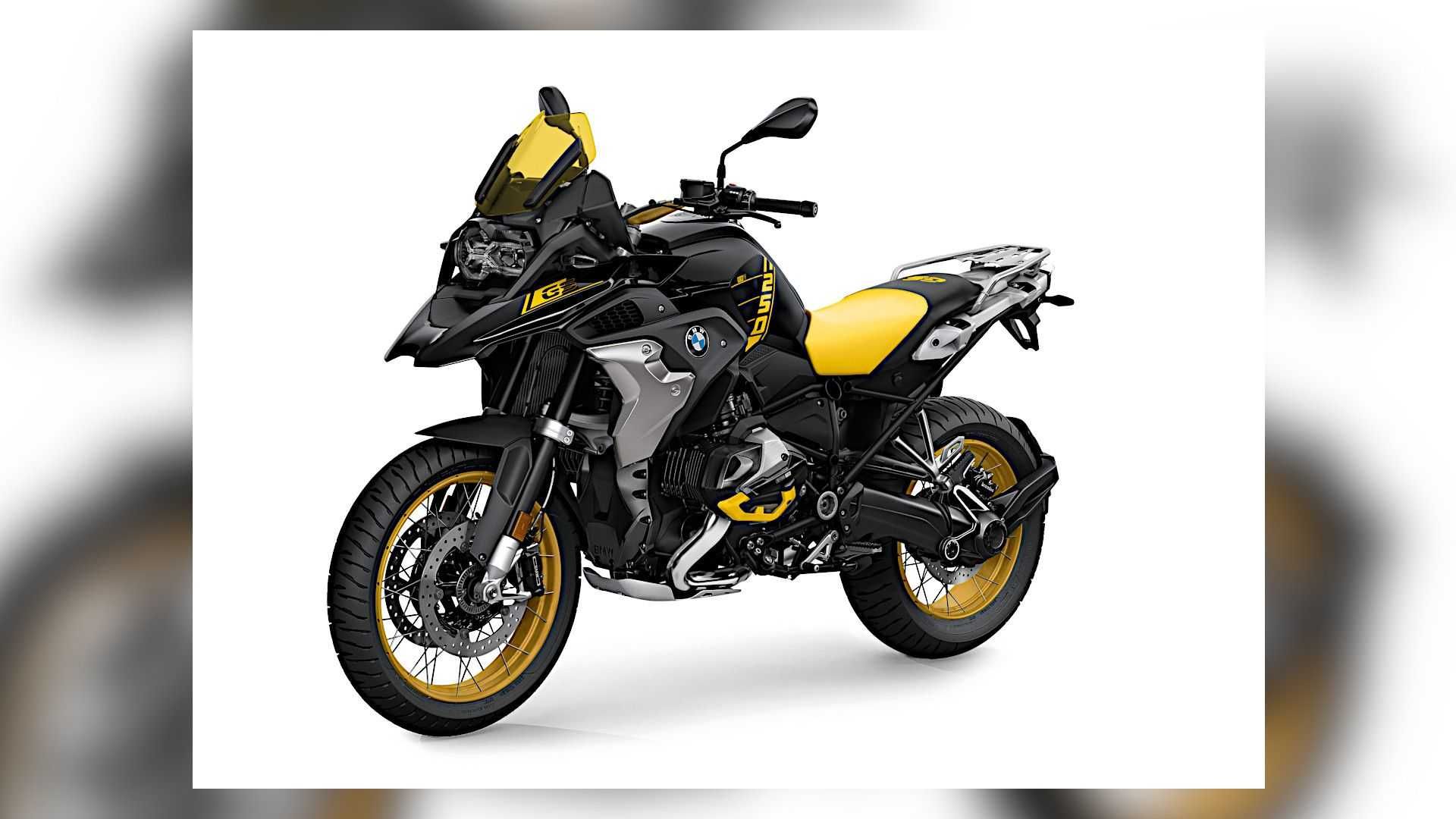 نمای جلو موتورسیکلت بی ام و / 2021 BMW R 1250 GS با رنگ زرد و سیاه