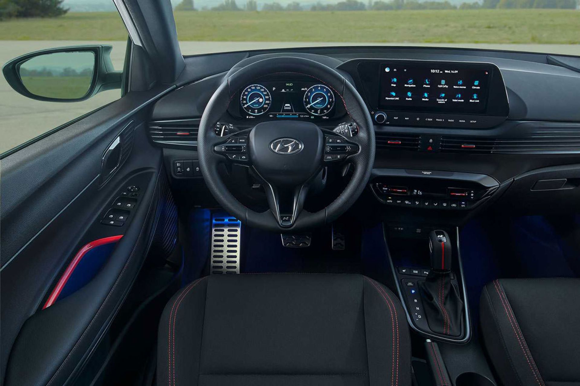 نمای کابین هاچ بک هیوندای آی 20 ان لاین / Hyundai i20 N Line