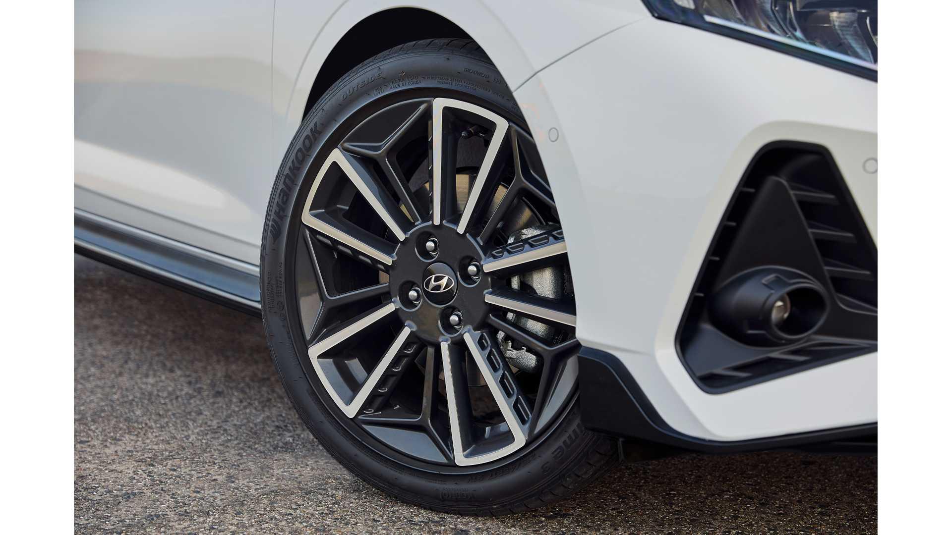 رینگ و چرخ هاچ بک هیوندای آی 20 ان لاین / Hyundai i20 N Line سفید رنگ