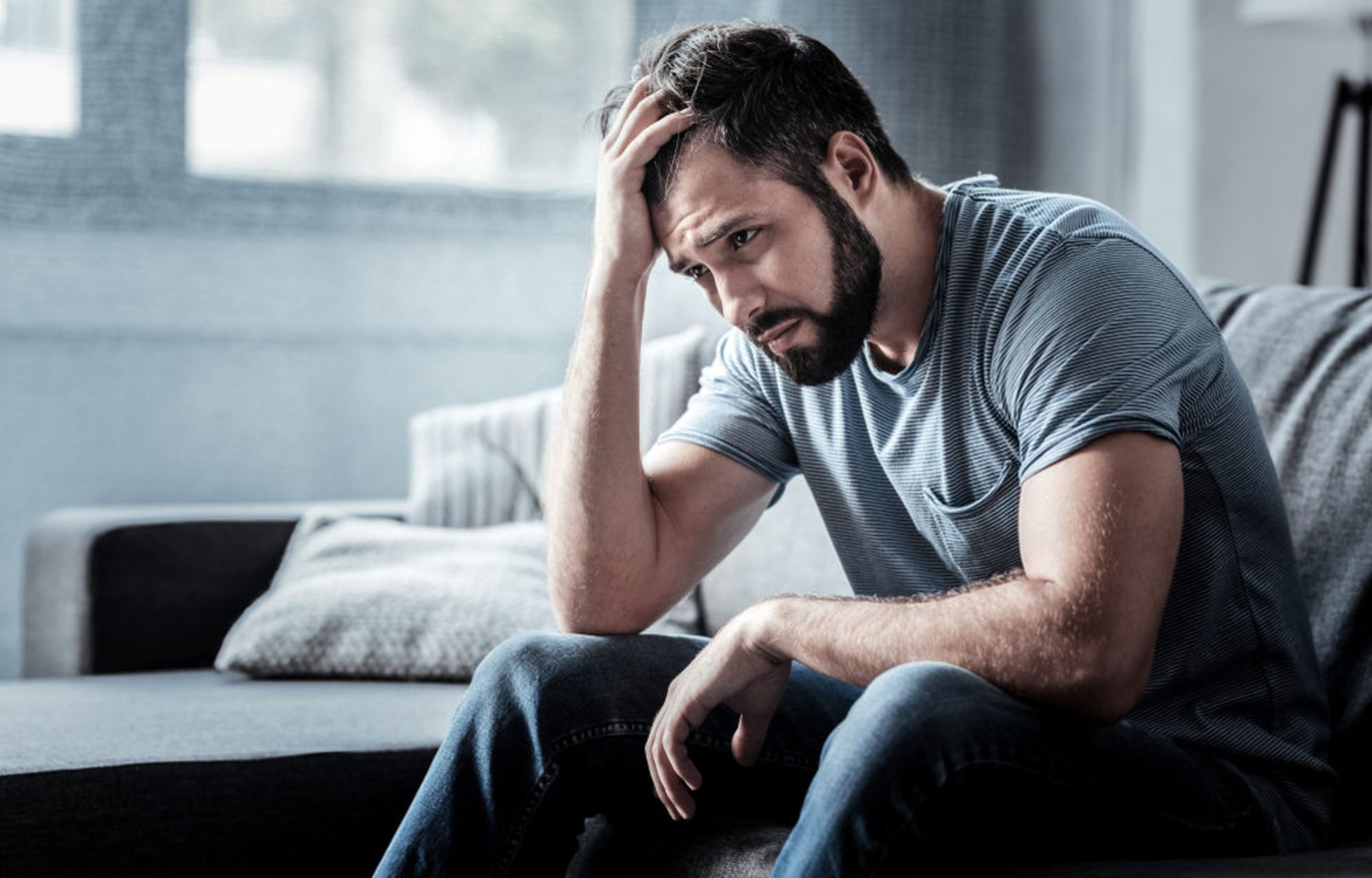 کلافه شدن فرد به خاطر بیماری اختلال وسواس فکری