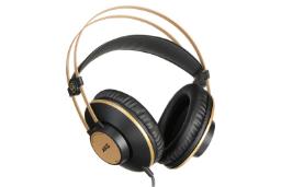 هدفون AKG K92 از زاویه جلو با بخش‌های طلایی و مشکی