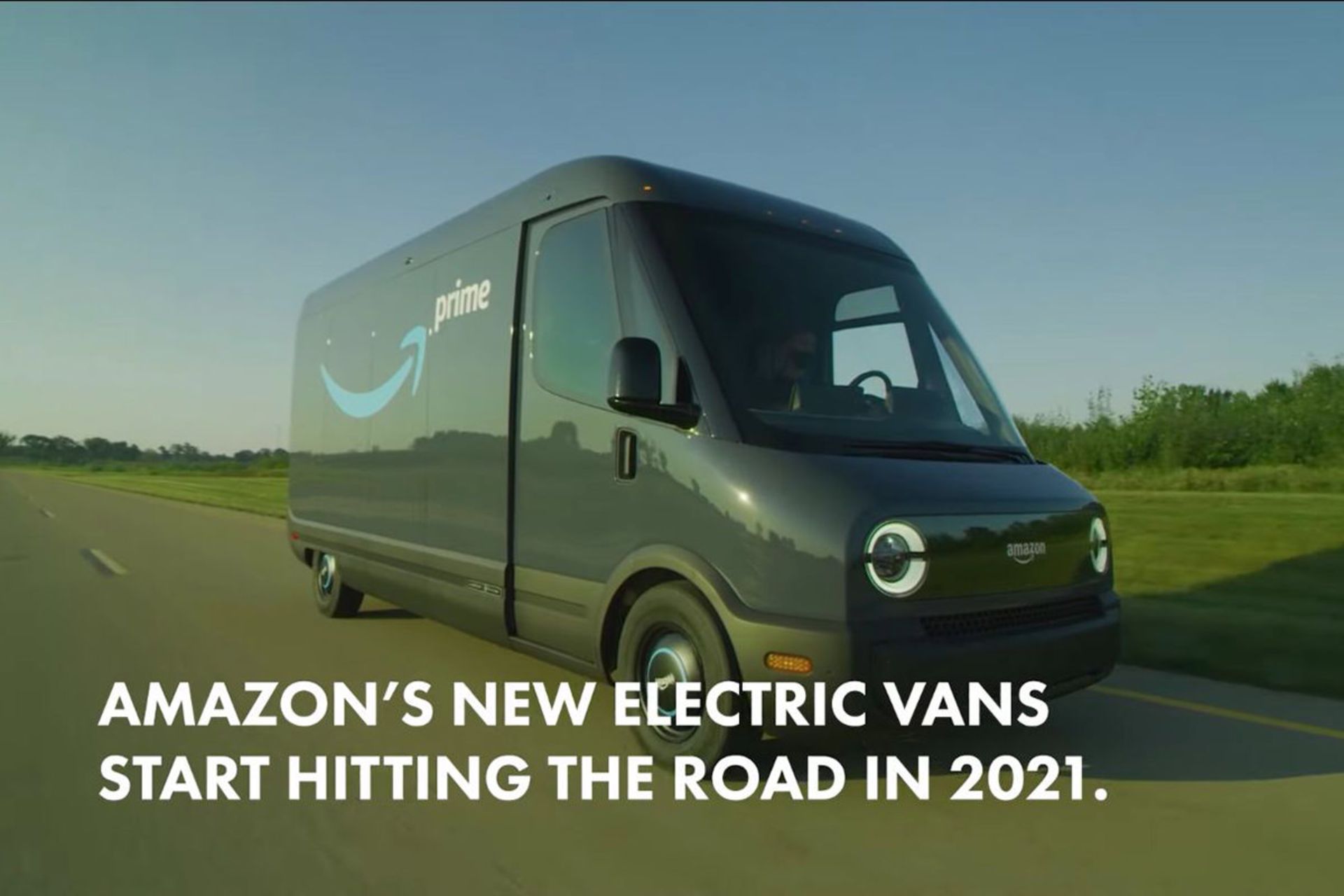 نمای جلو ون الکتریکی تحویل کالا آمازون / Amazon electric delivery van