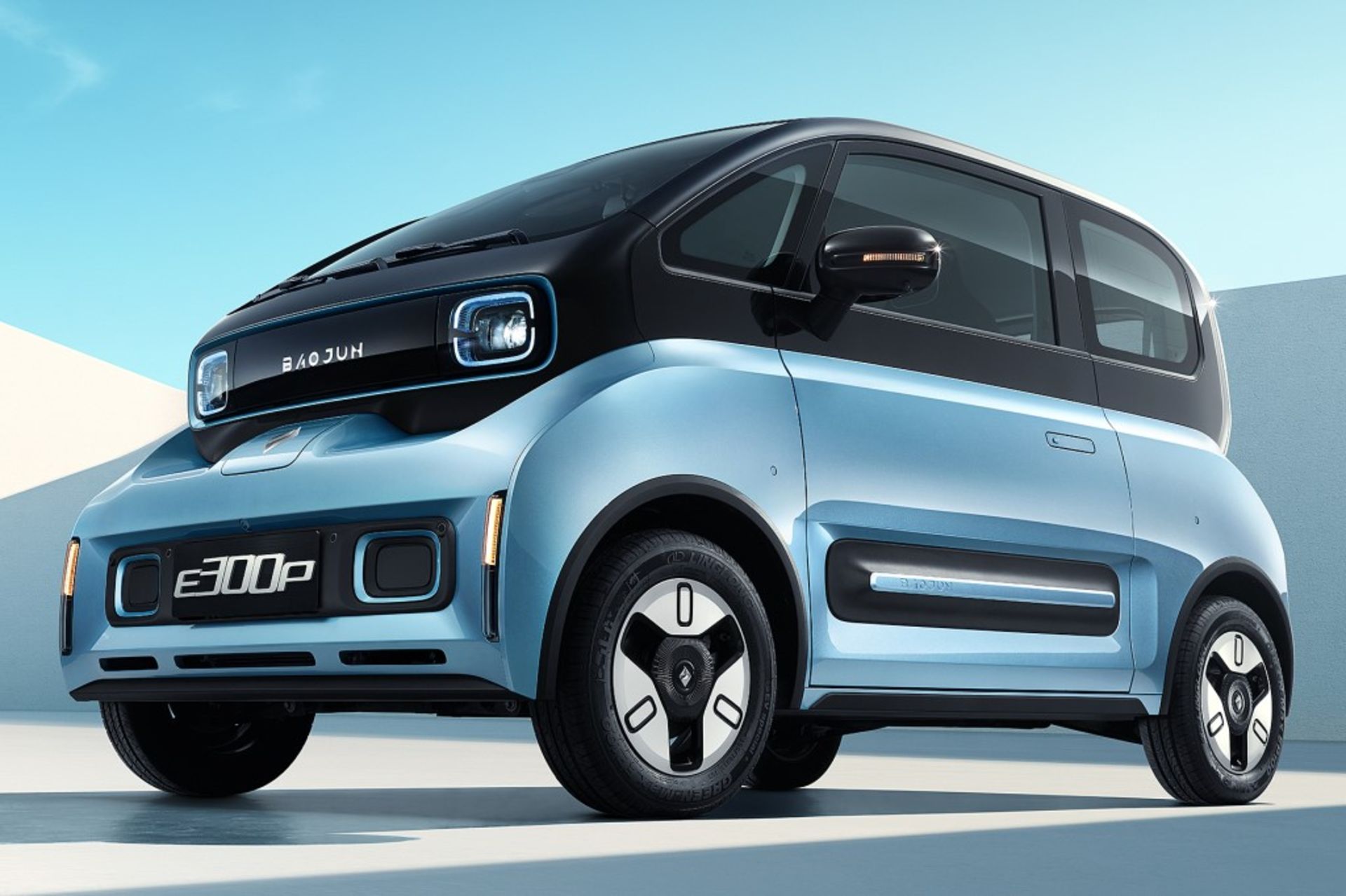 Baojun E300  بائوجون