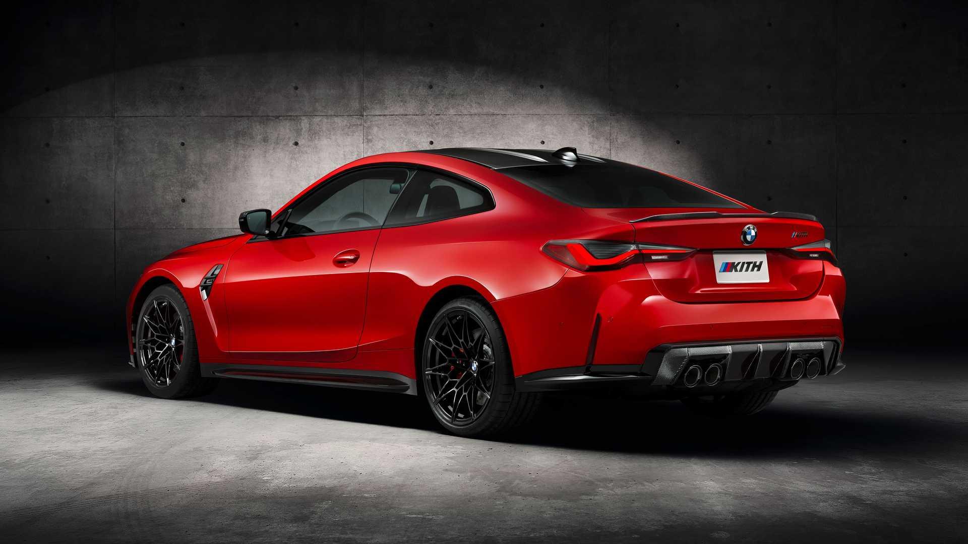 نمای سه چهارم عقب بی ام و ام 4 کامپتیشن / 2021 BMW M4 Competition قرمز رنگ