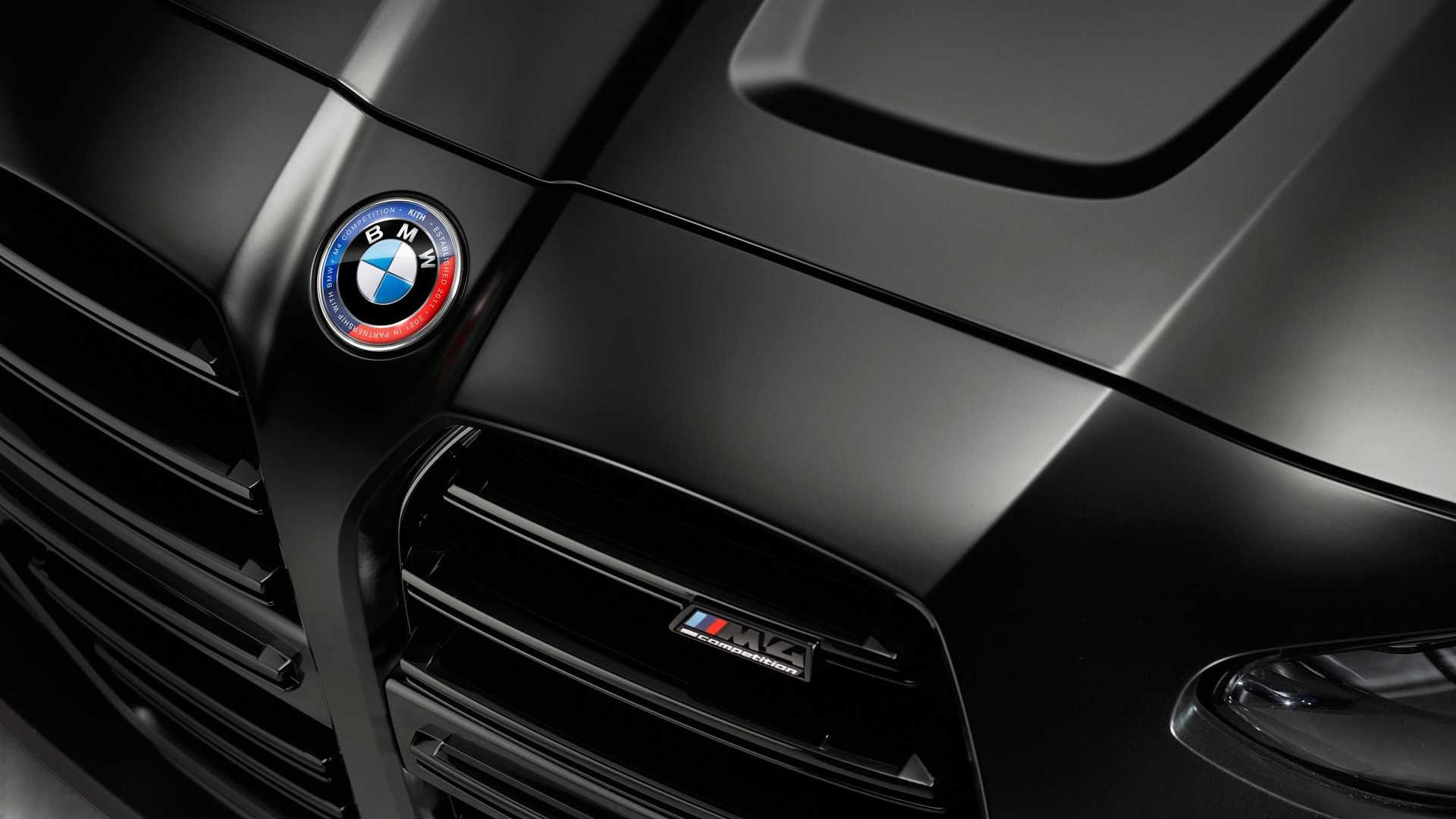 نمای جلوپنجره بی ام و ام 4 کامپتیشن / 2021 BMW M4 Competition مشکی رنگ