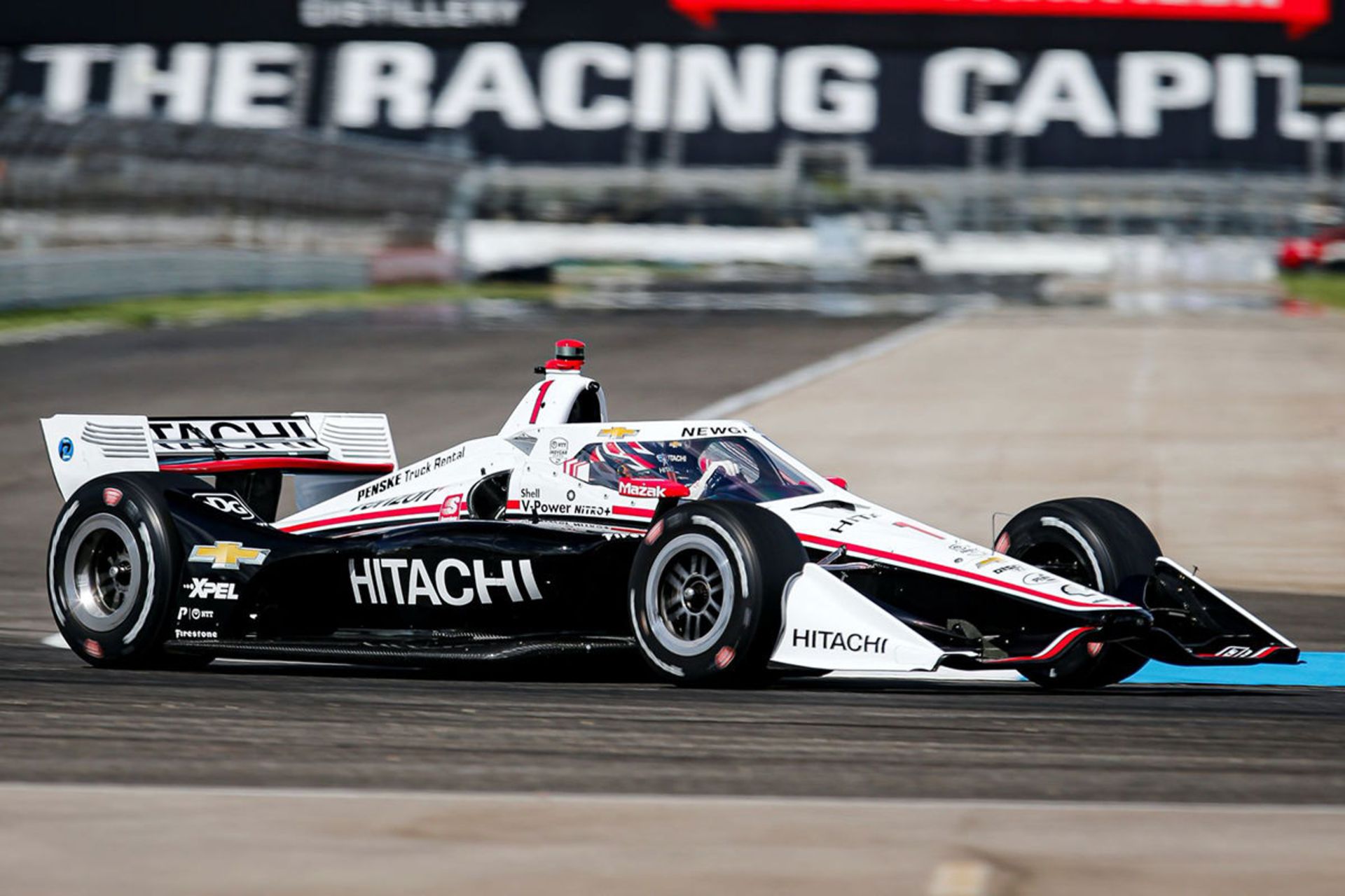 خودرو مسابقات ایندی کار / IndyCar در پیست مجهز به پیشرانه هیبریدی