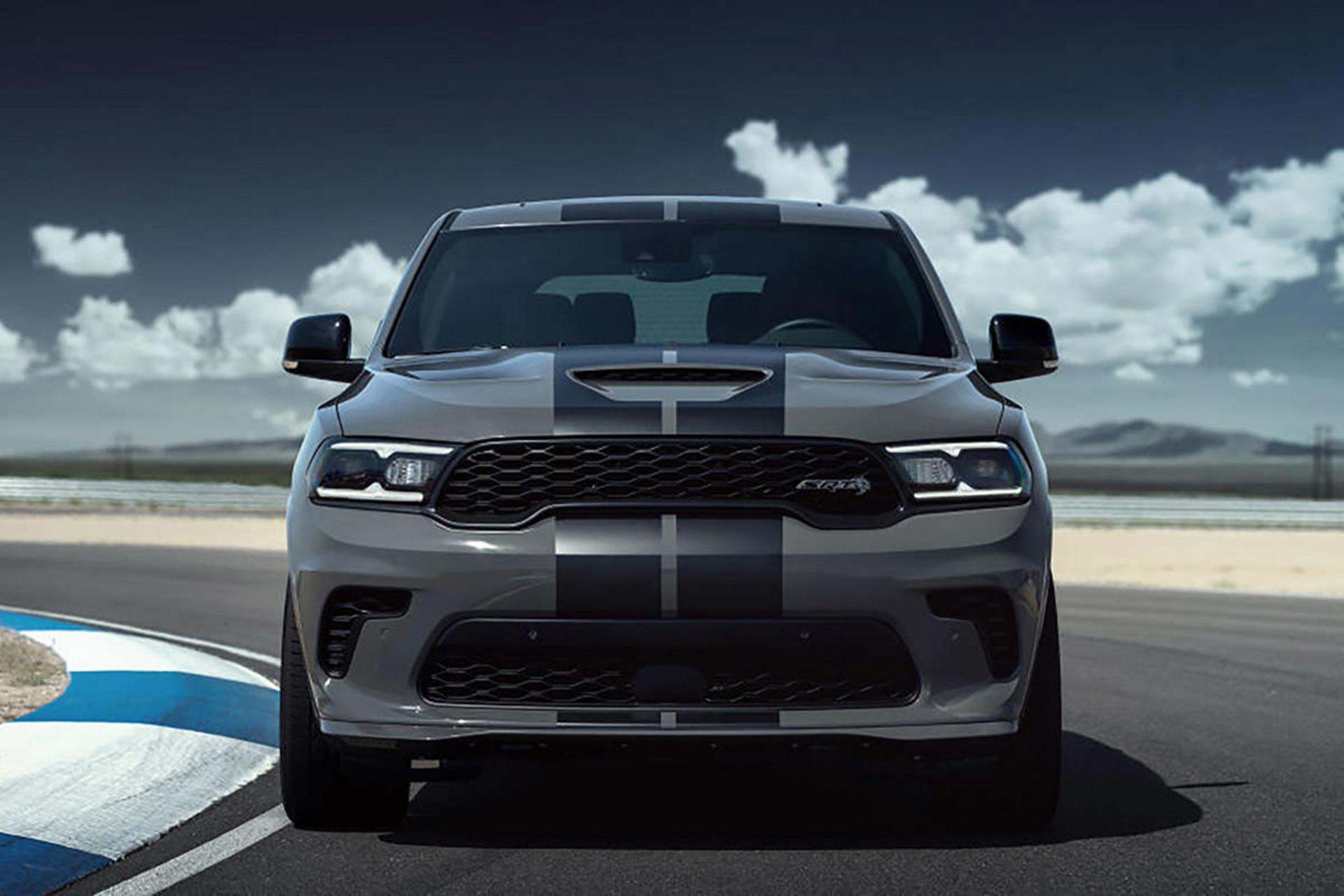 نمای جلو شاسی بلند هنسی دوج دورانگو اس آر تی هل کت / Hennessey Dodge Durango SRT Hellcat در جاده